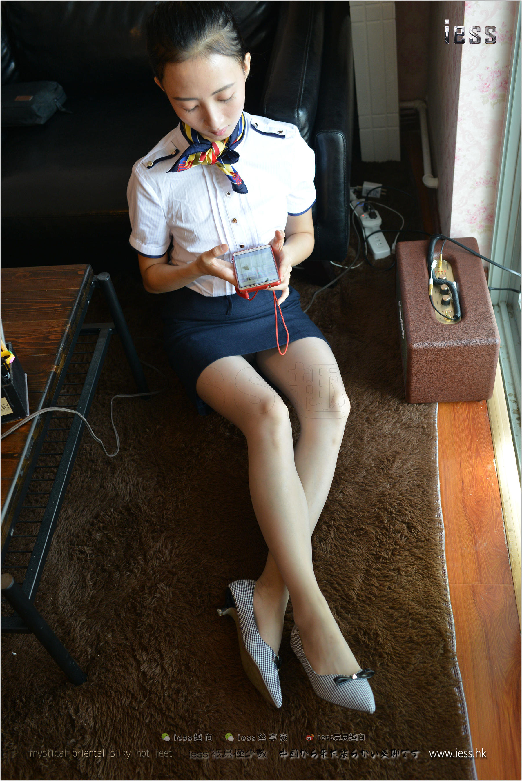 丝足便当135 新模momo 《穿平底鞋的灰丝OL》[IESS异思趣向]_第5张