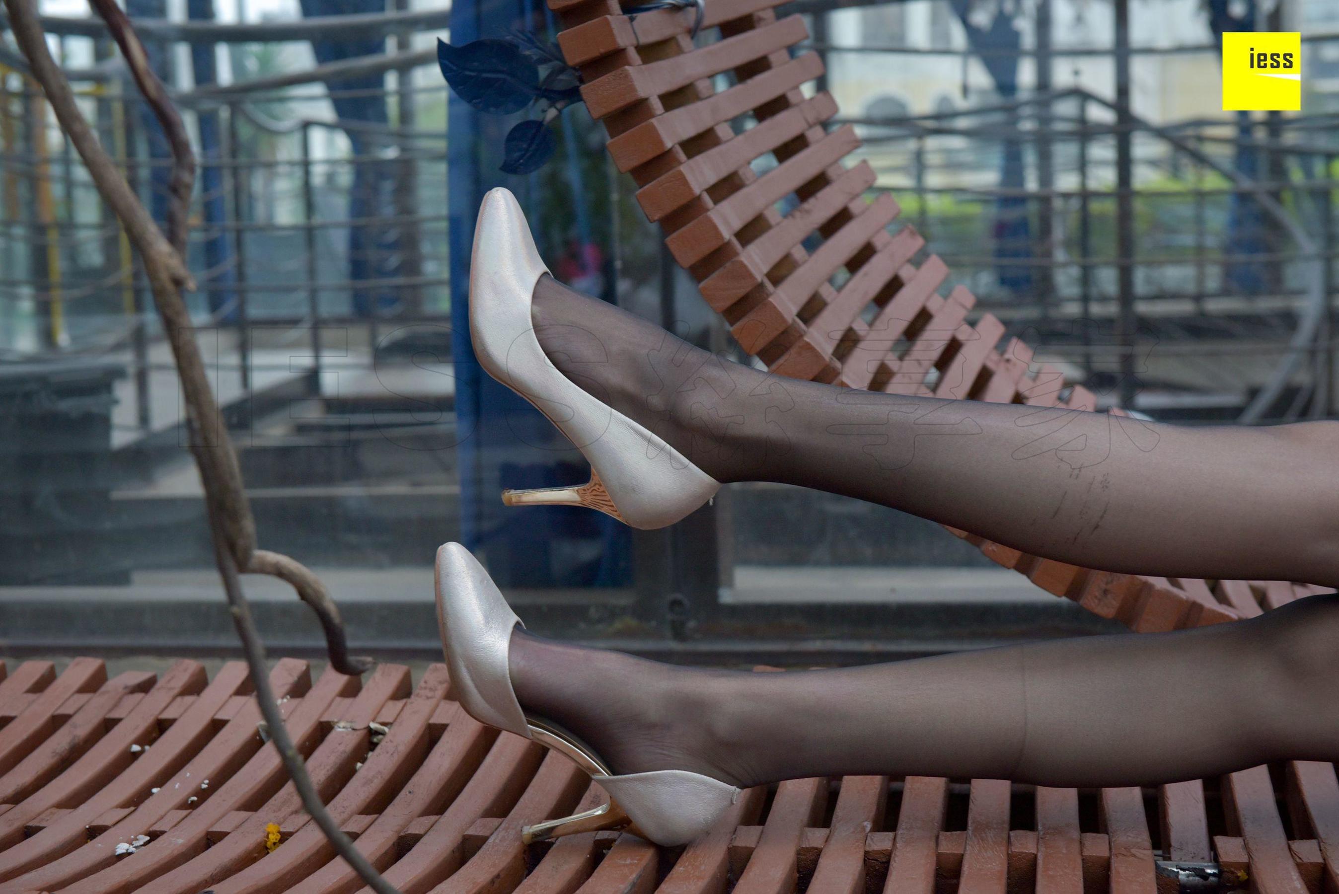 永英《雨后的黑丝》 [异思趣向IESS] 丝享家160_第4张