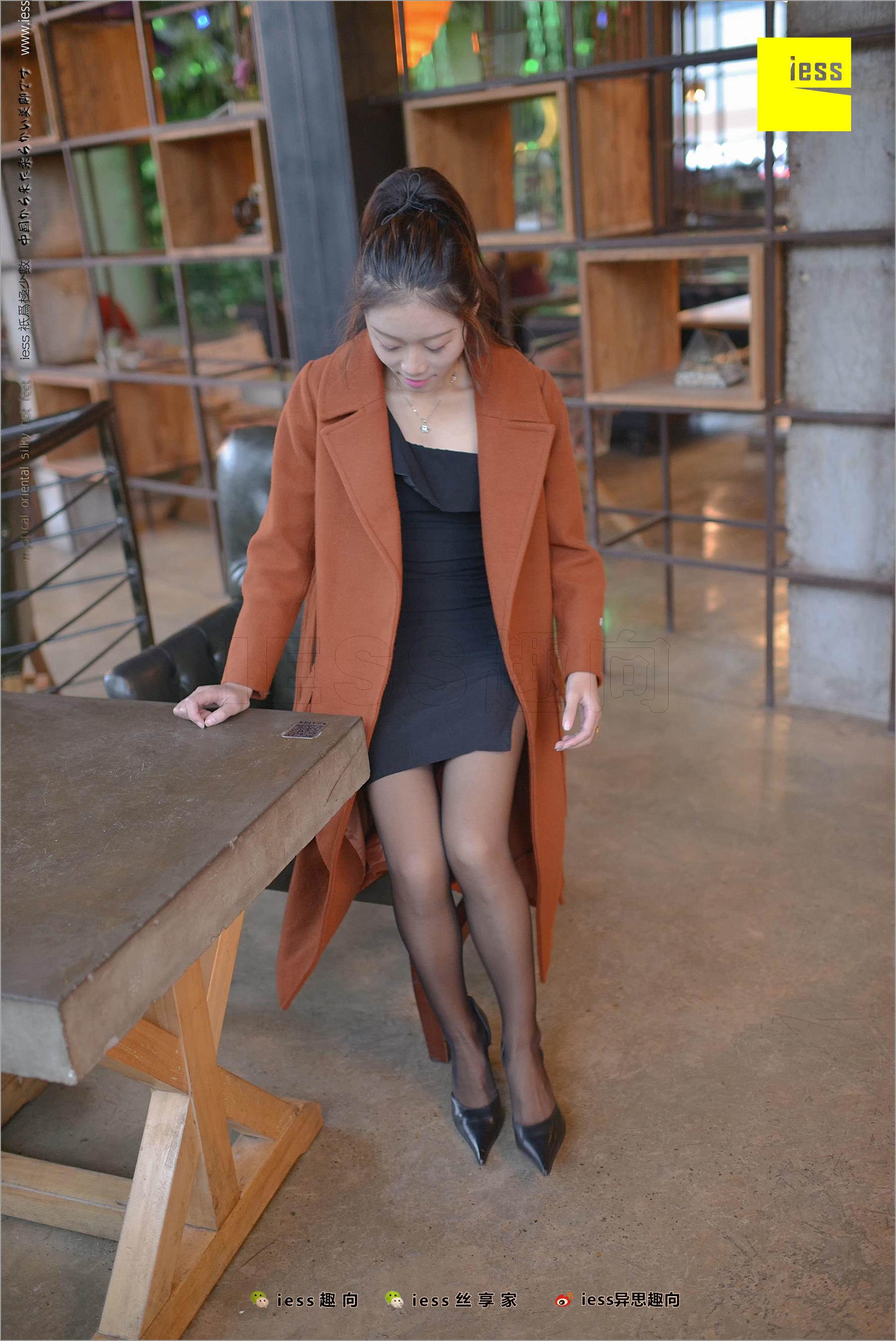 小黑妹静静《小黑妞的黑丝美腿》 [异思趣向IESS] 丝足便当209_第4张