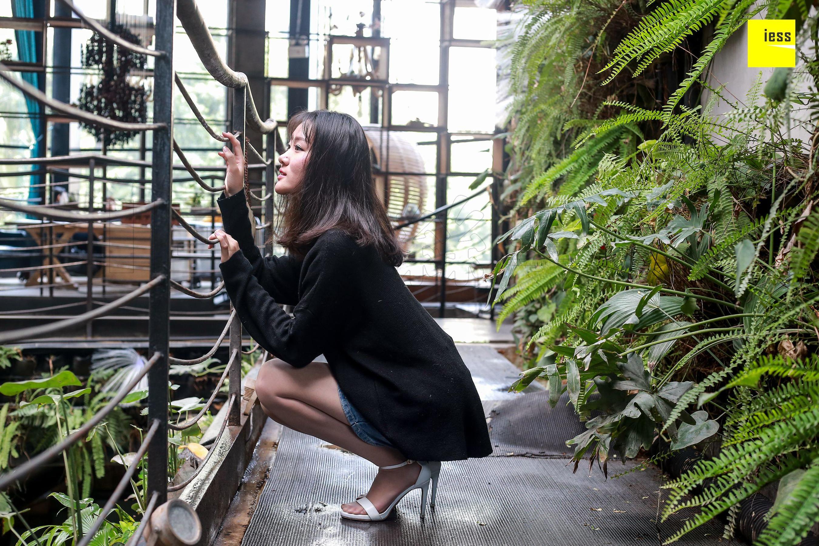 Julia《老师的白色一字扣凉鞋》 [异思趣向IESS] 丝享家208_第4张