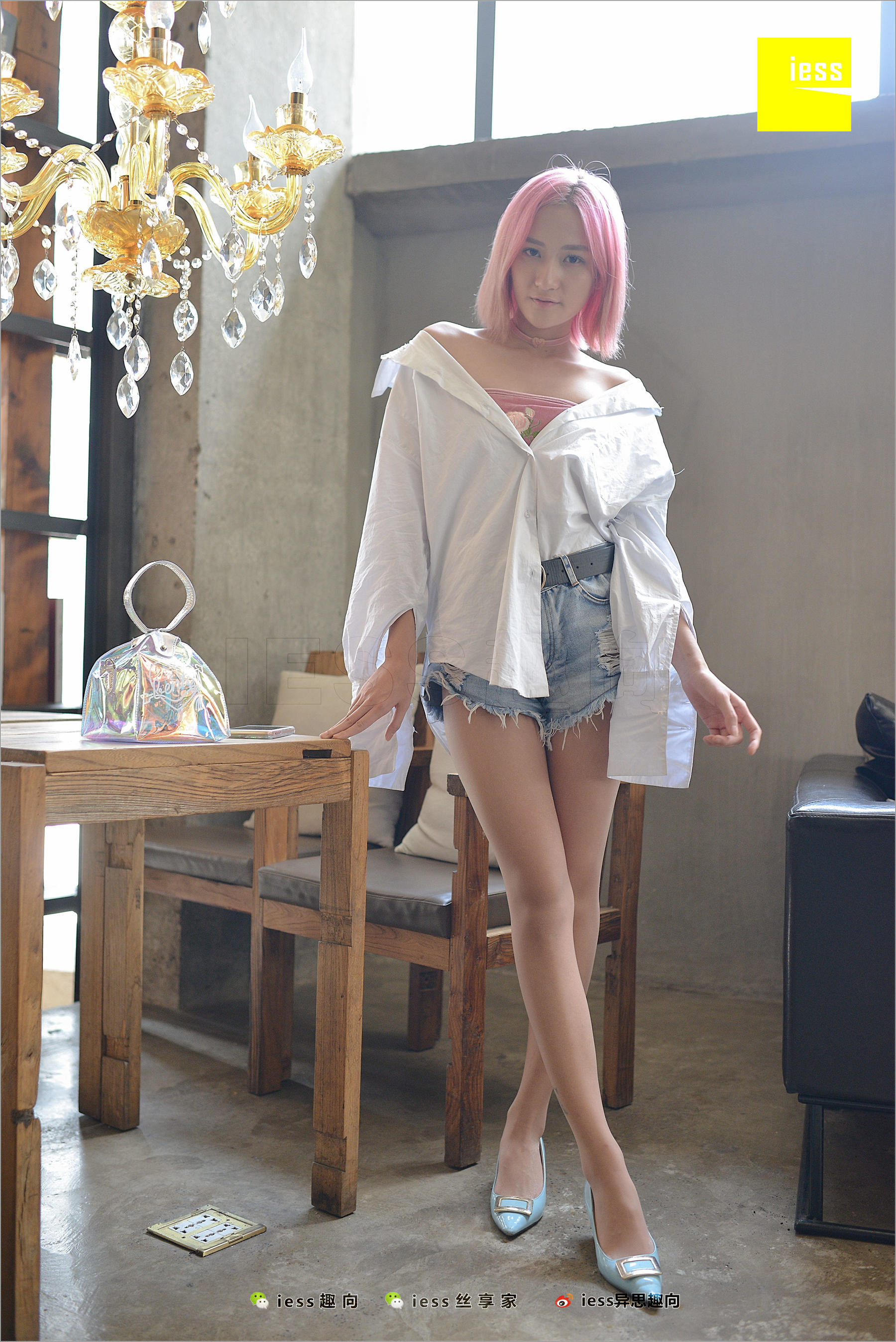 潇潇《黑丝女神的红蓝黄》 [异思趣向IESS] 丝足便当228_第5张