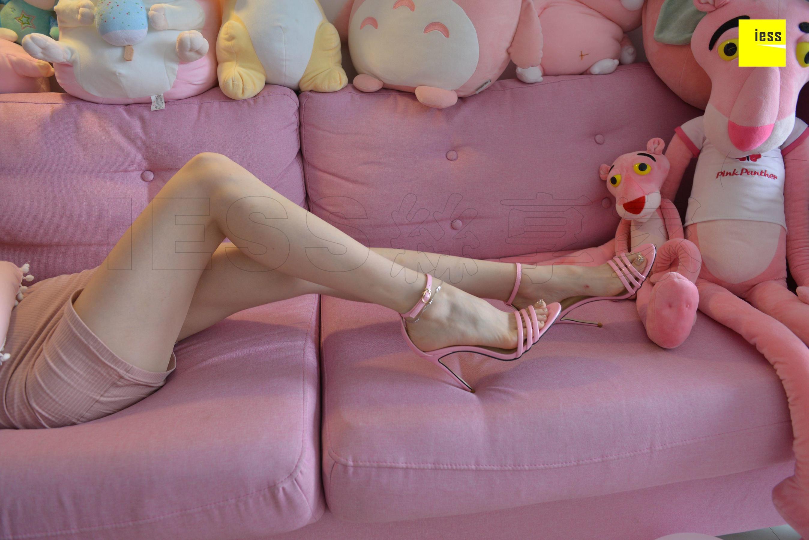 佳爷《粉红仲夏梦》 [异思趣向IESS] 丝享家【魔鬼周三】特刊17期_第3张