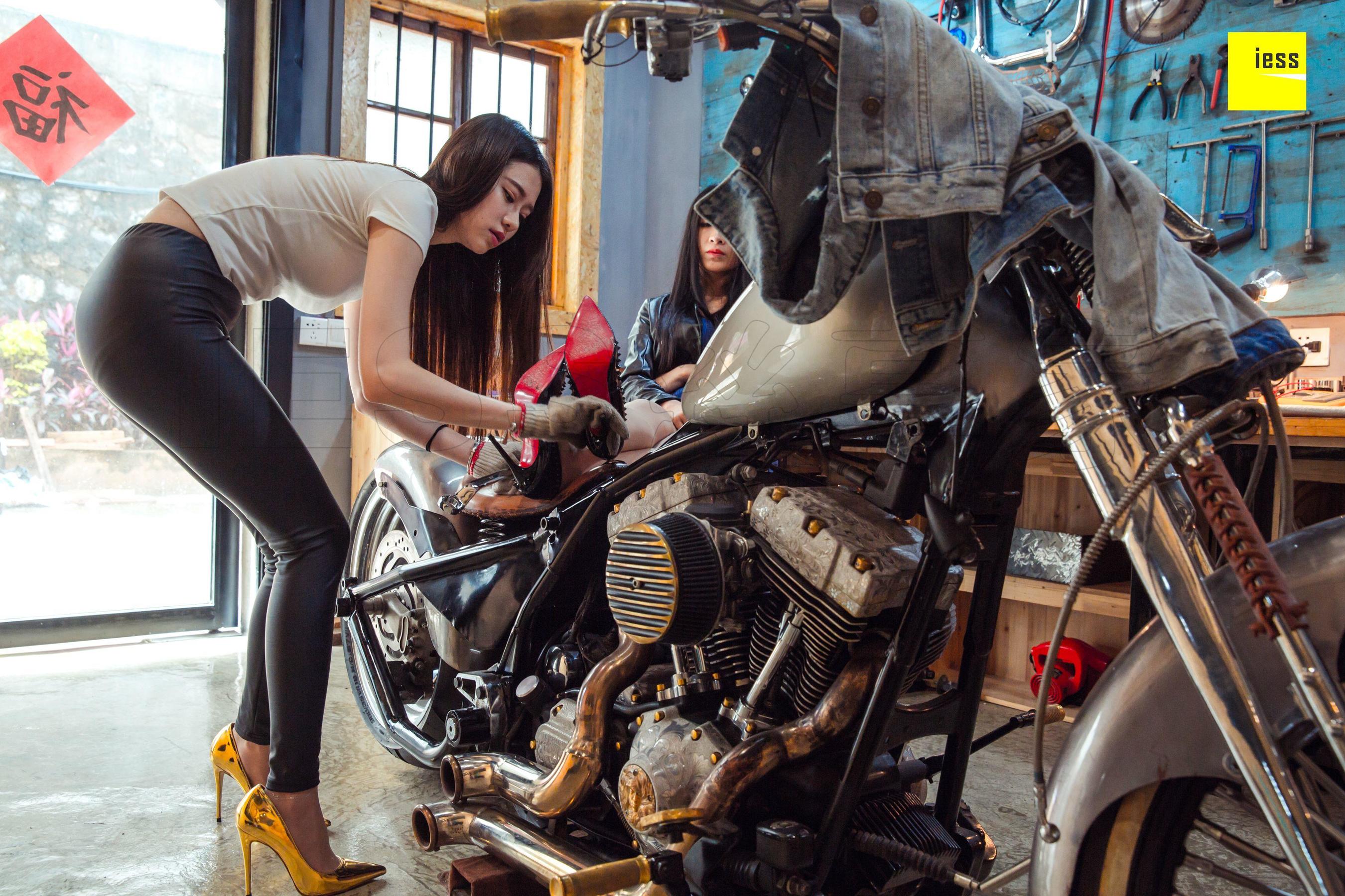 DJ&佳佳《典藏级机车之恋》 [异思趣向IESS] 《魔鬼周三》特刊22期_第1张