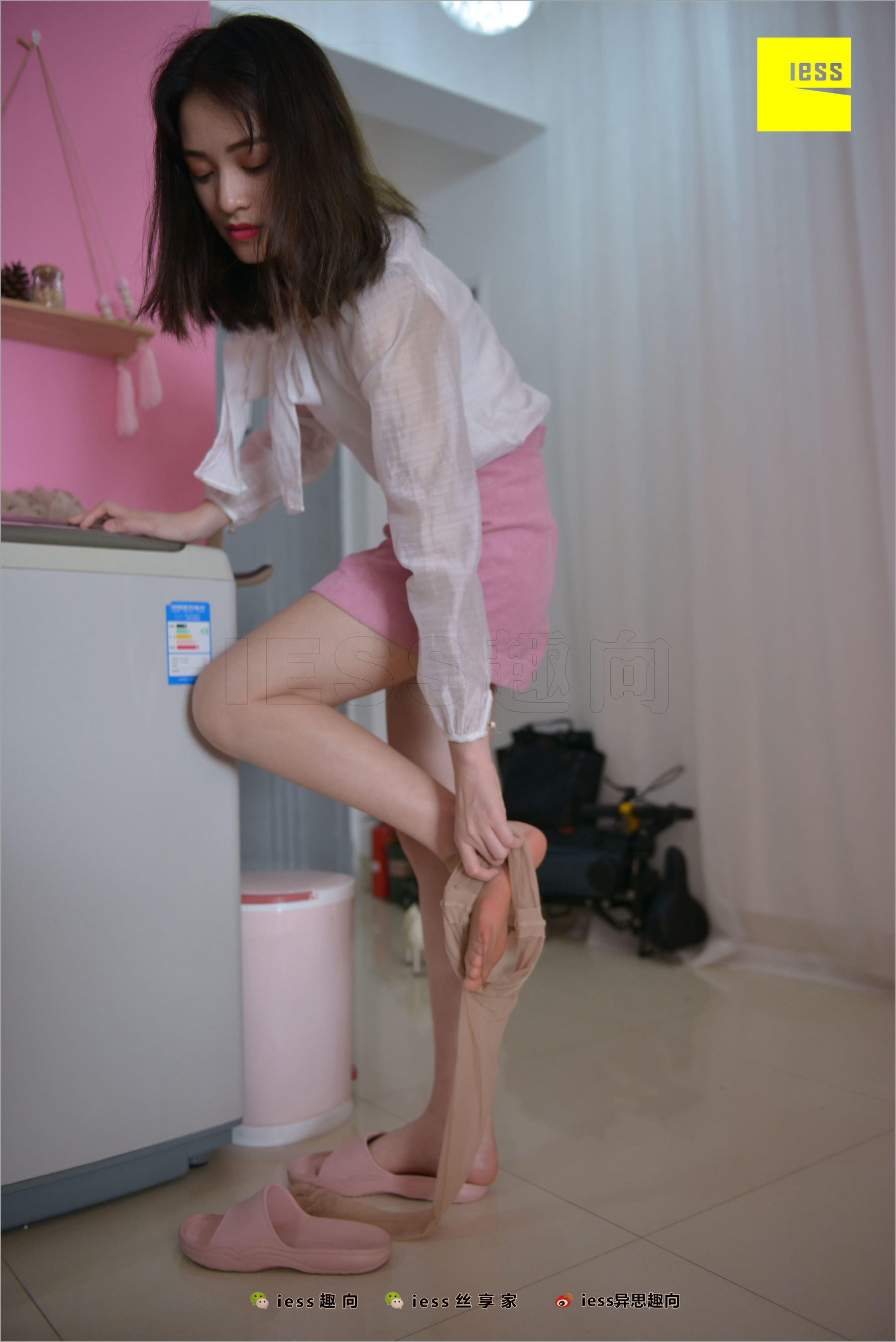 姗姗《贤惠的妻子②》 [异思趣向IESS] 丝足便当238_第3张