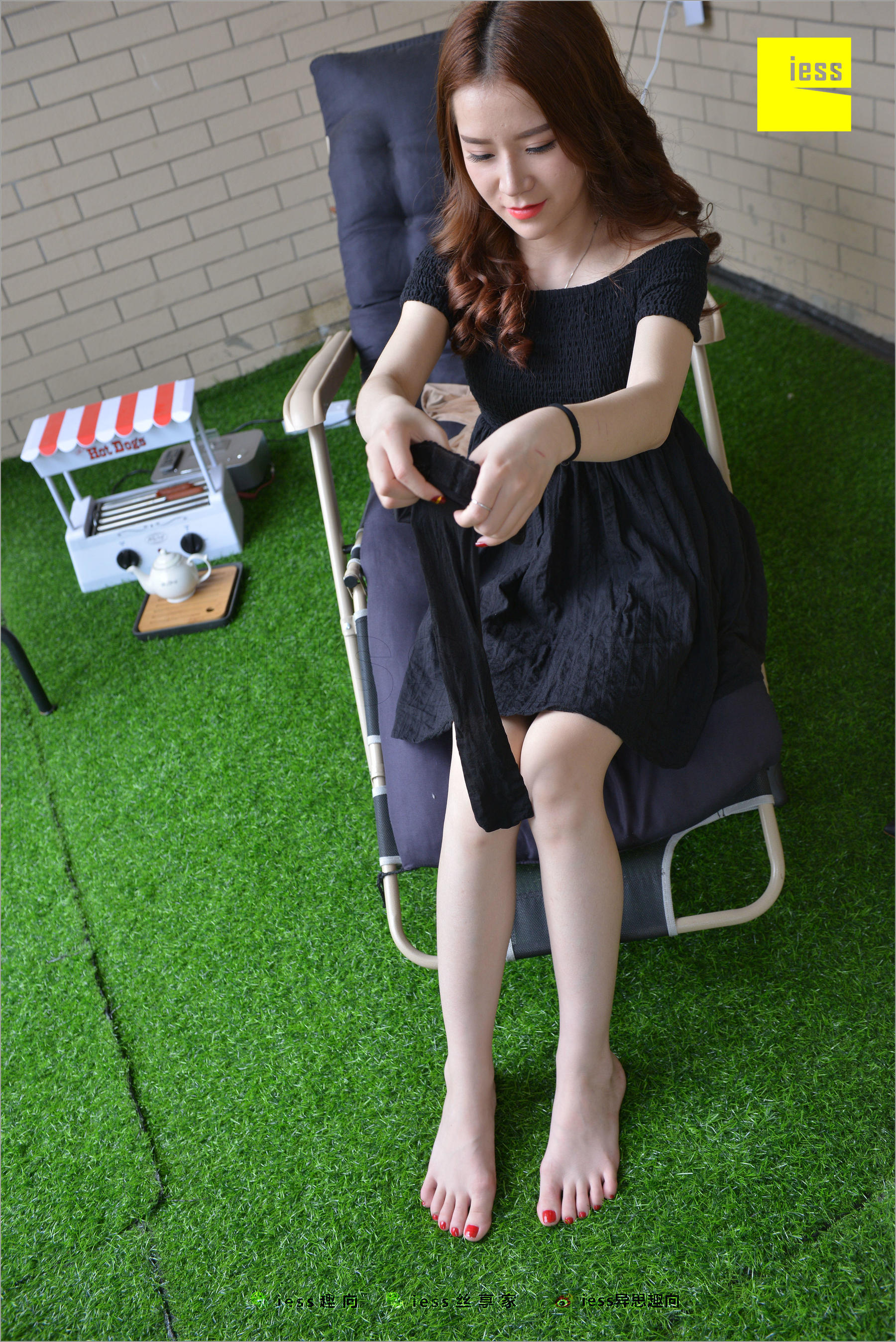 [异思趣向IESS] 丝足便当244 名利姐 《名利姐的黑丝大特写》_第4张