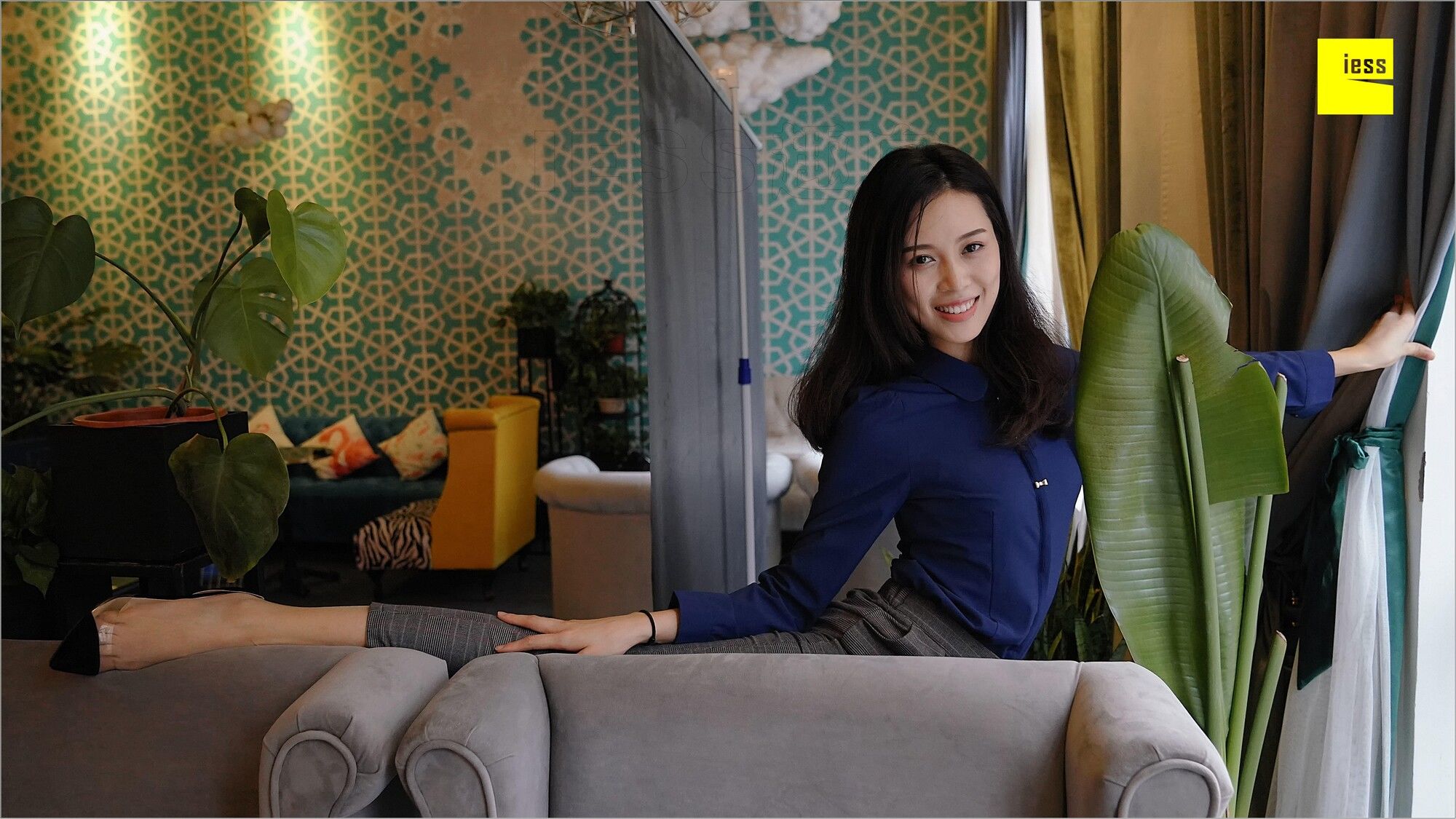 [异思趣向IESS] 丝足便当261 邱主管 《穿长裤的邱主管》_第1张