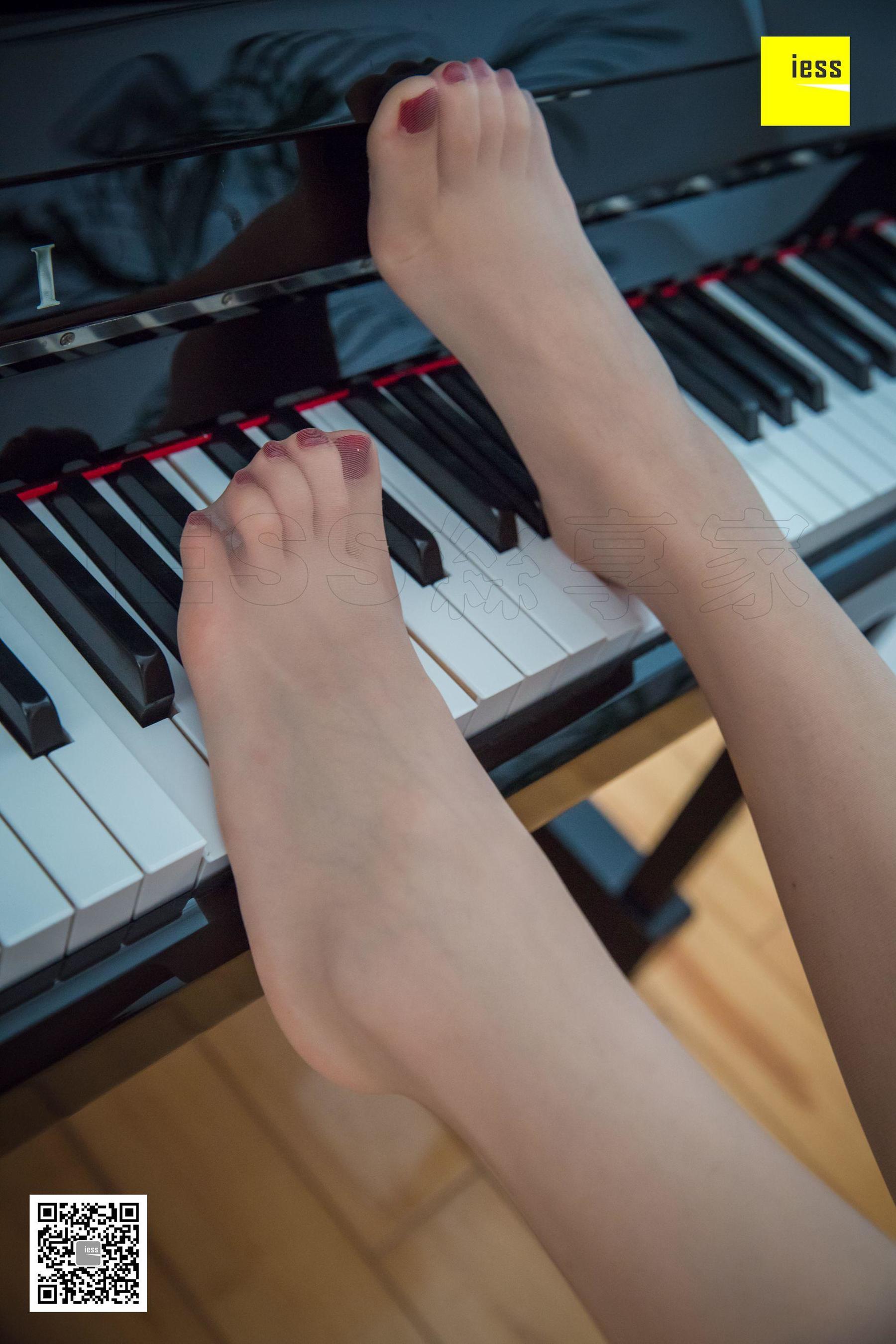 [异思趣向IESS] 模特七七 《黑白琴键上的美足2》_第3张