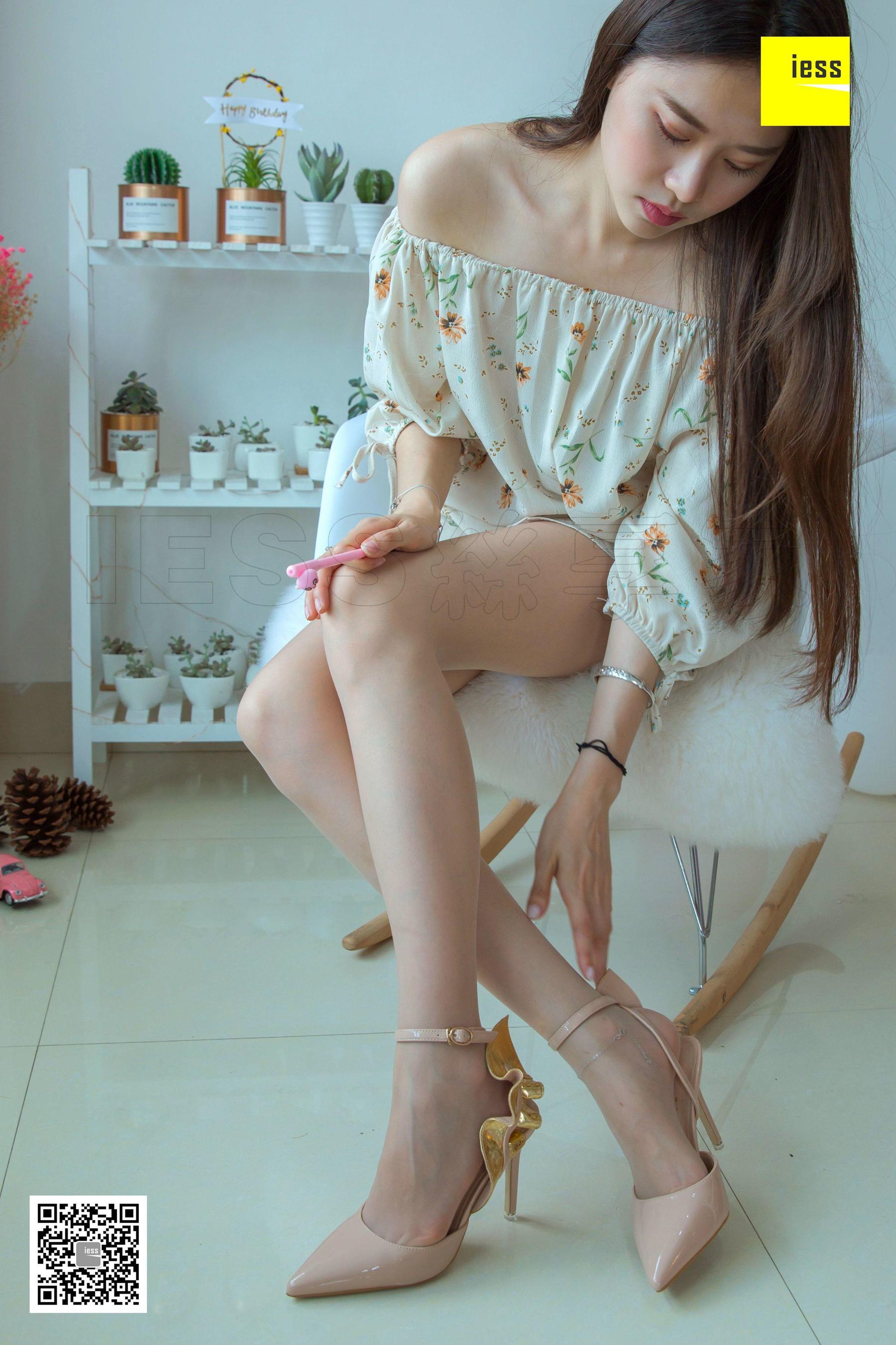 [异思趣向IESS] 模特佳佳 《佳佳的碎花裙》_第5张