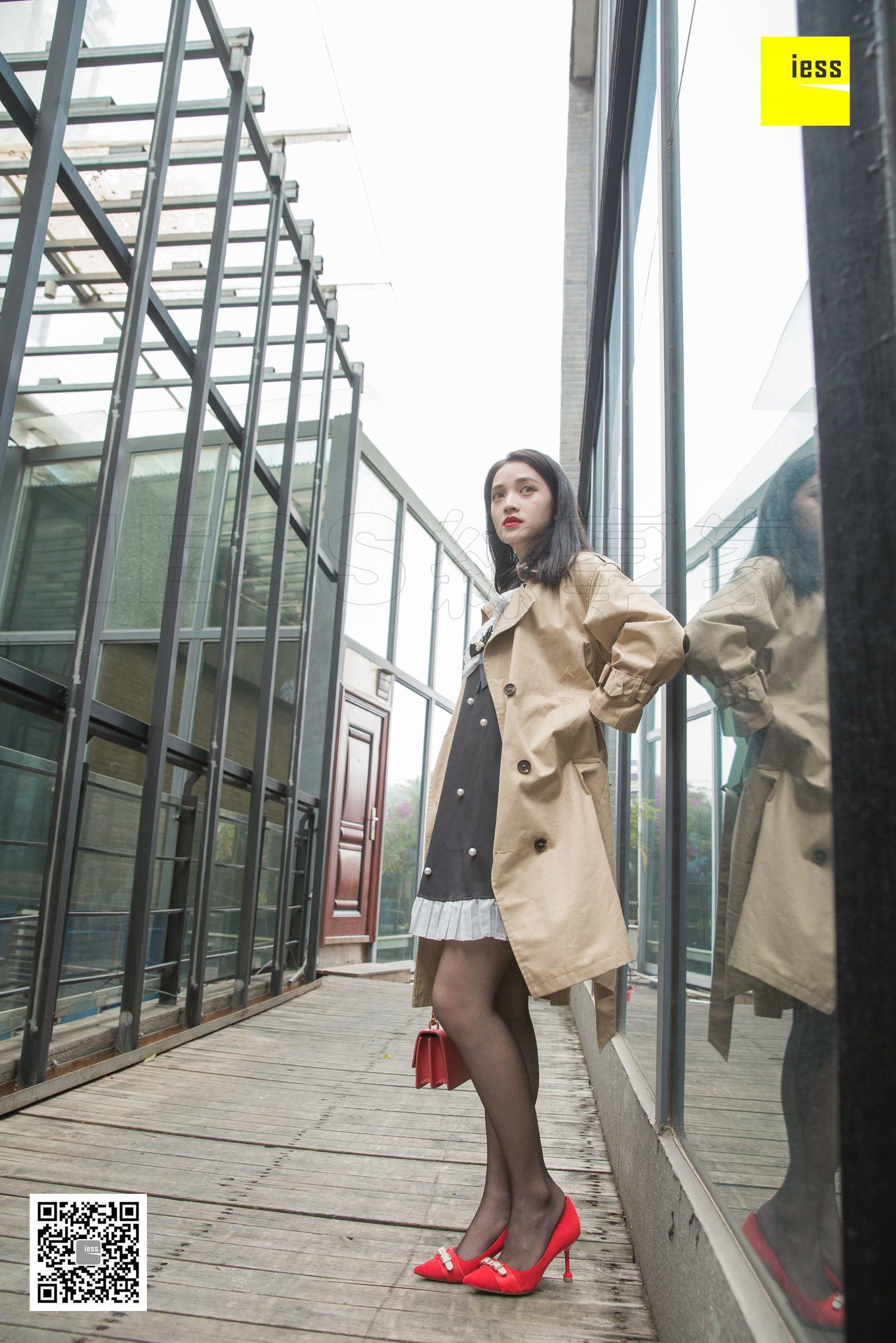 [异思趣向IESS] 模特姗姗《气质风衣小红高》_第1张
