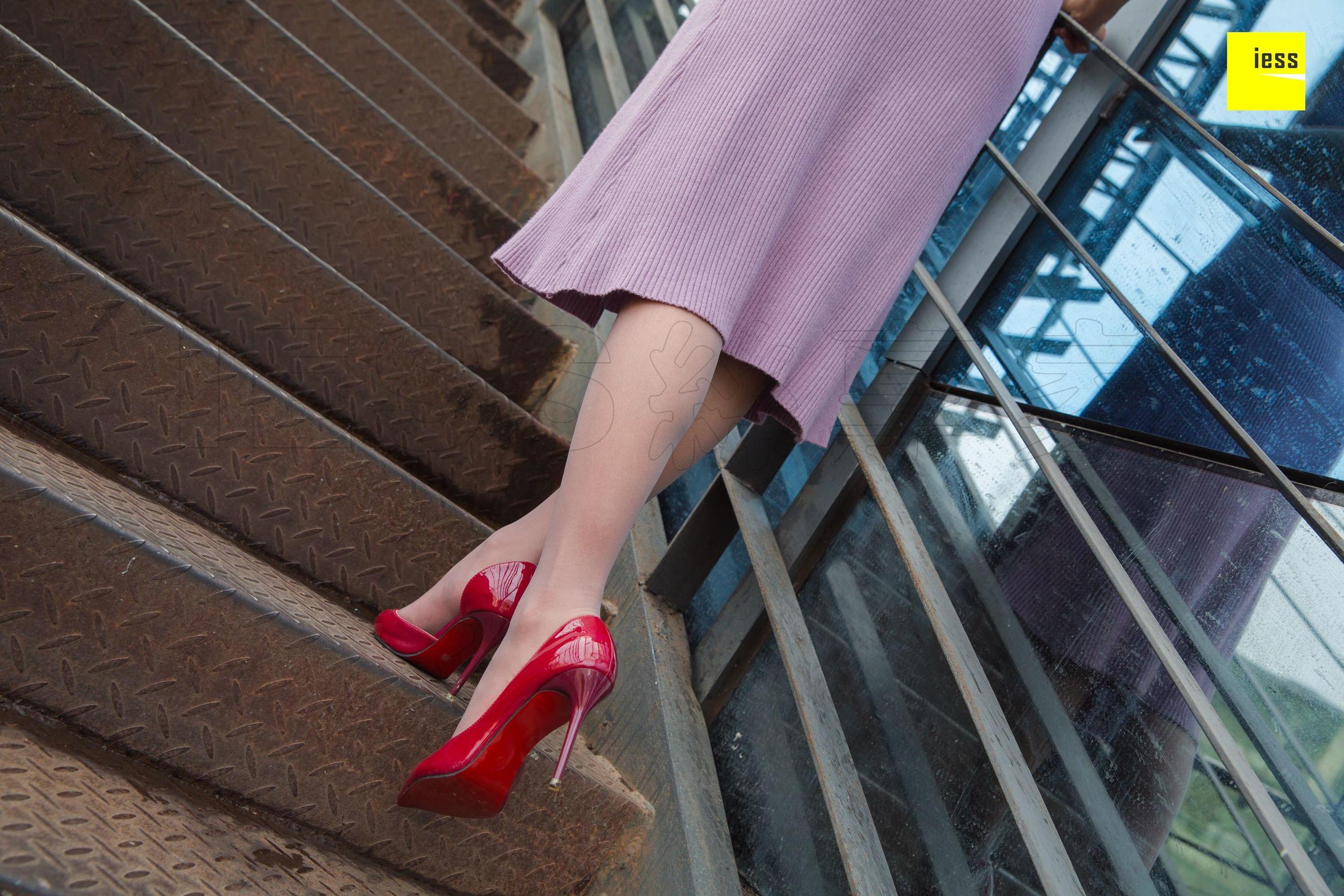 [异思趣向IESS]  模特：婉萍 《婉萍祝大家元旦快乐》_第2张