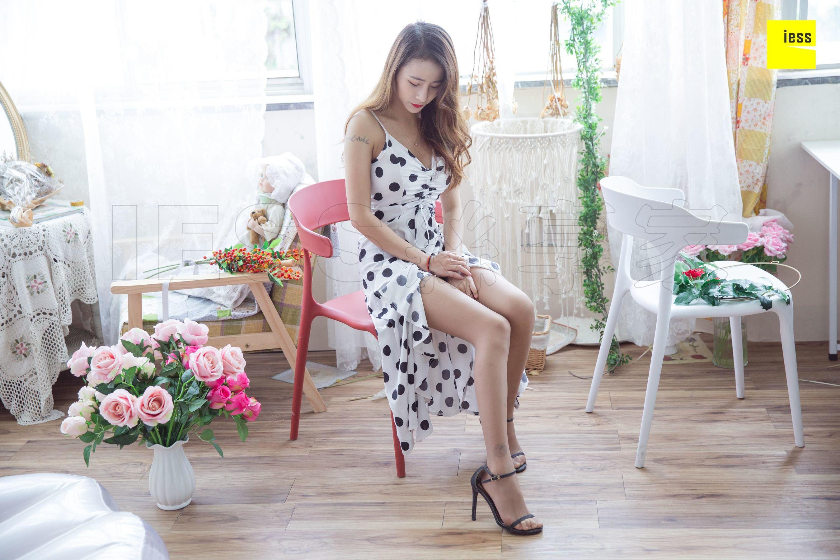 [异思趣向IESS]  模特：小韩 《波点裙一字扣咖啡丝》_第1张