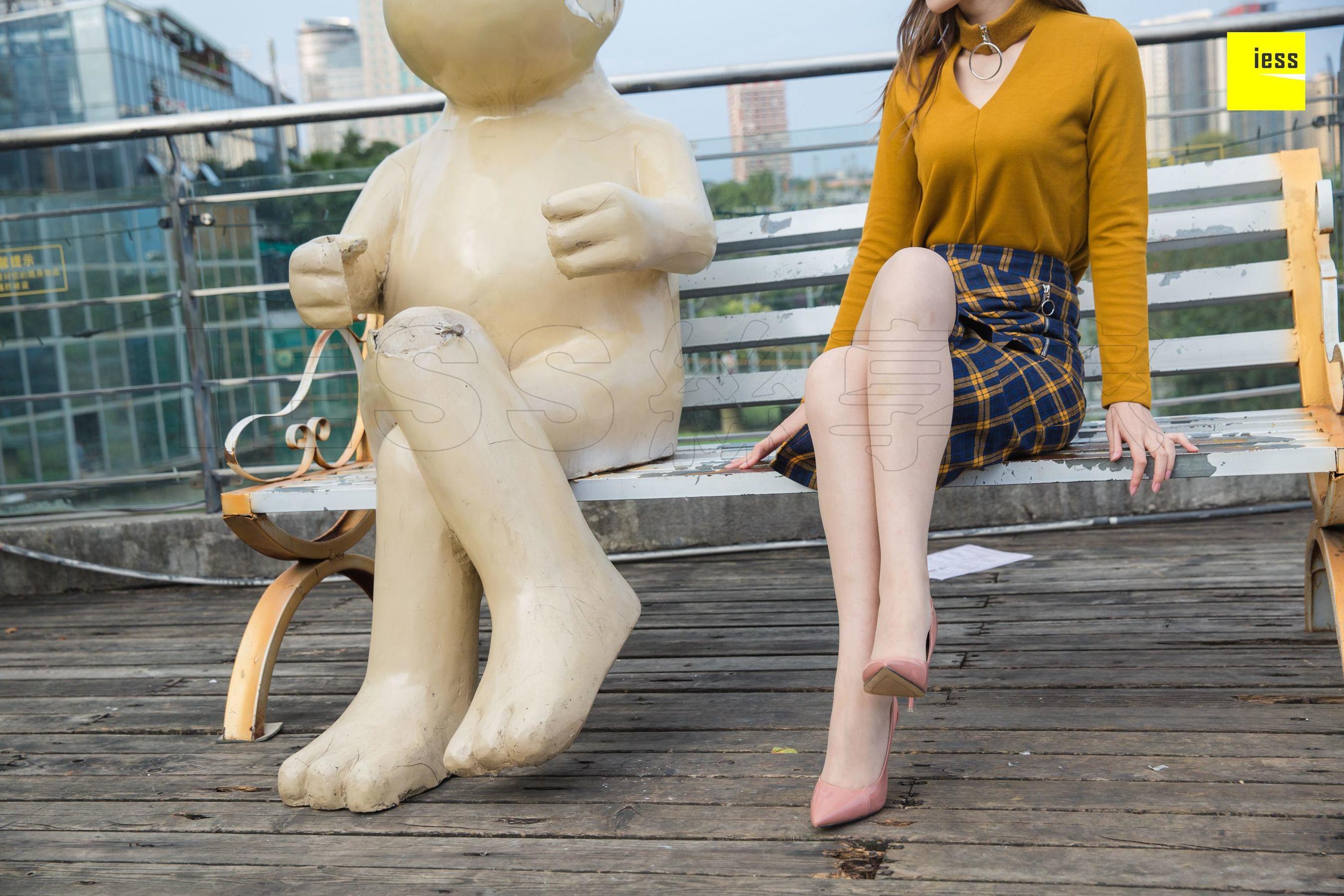 [异思趣向IESS]  模特：紫紫 《紫紫的气质套装》_第1张