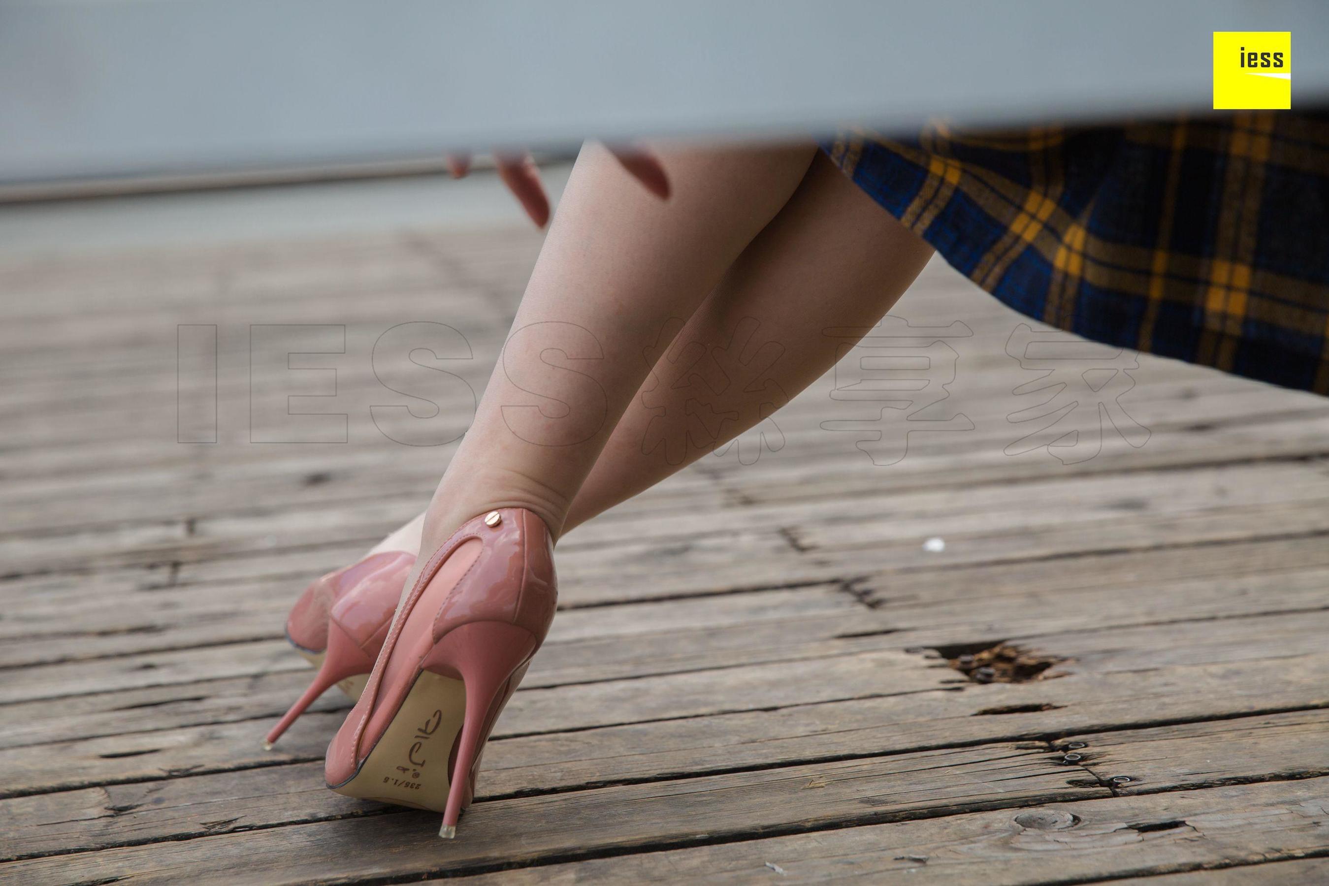 [异思趣向IESS]  模特：紫紫 《紫紫的气质套装》_第2张