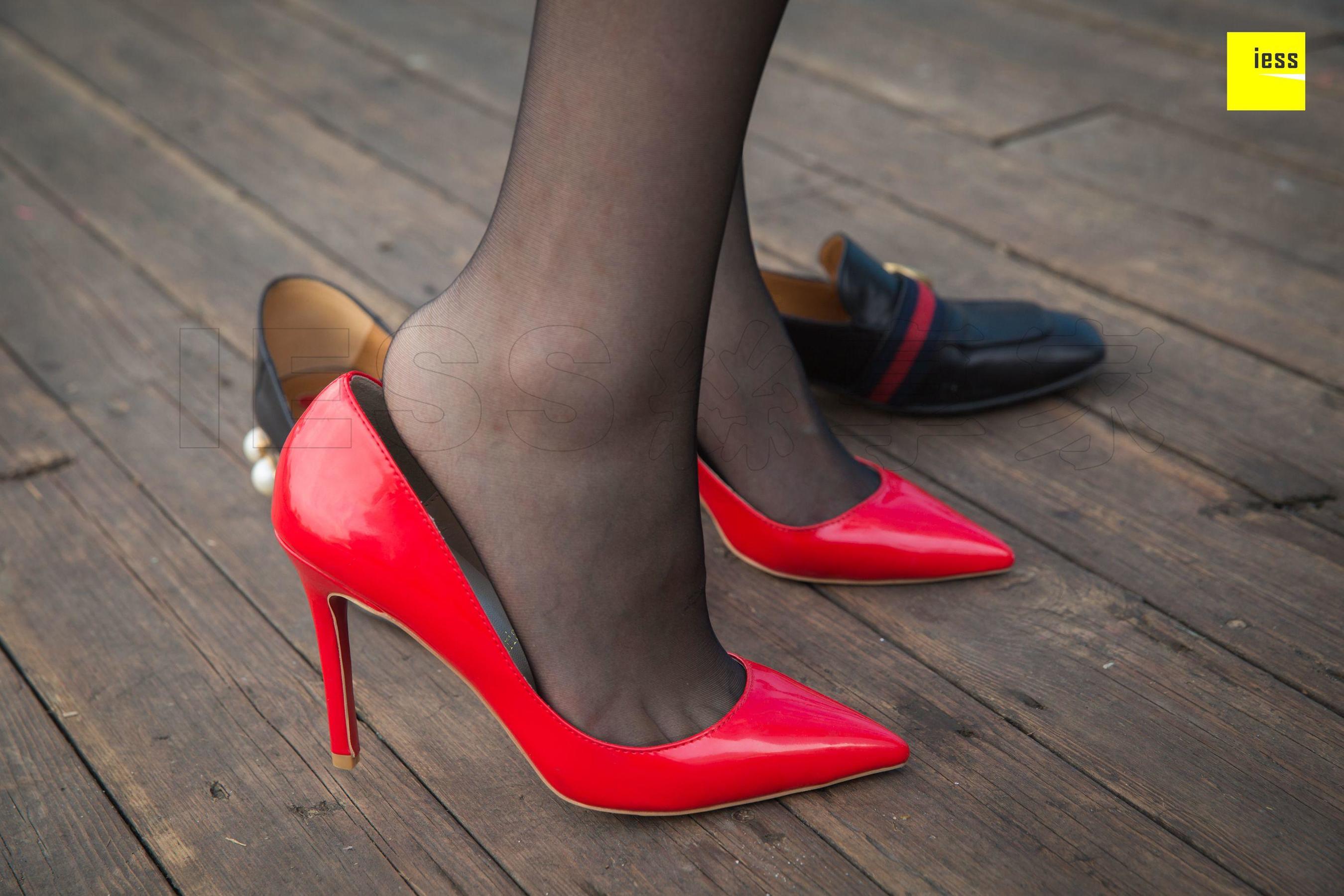 [异思趣向IESS]  模特：紫紫 《被风吹乱的裙摆》_第1张