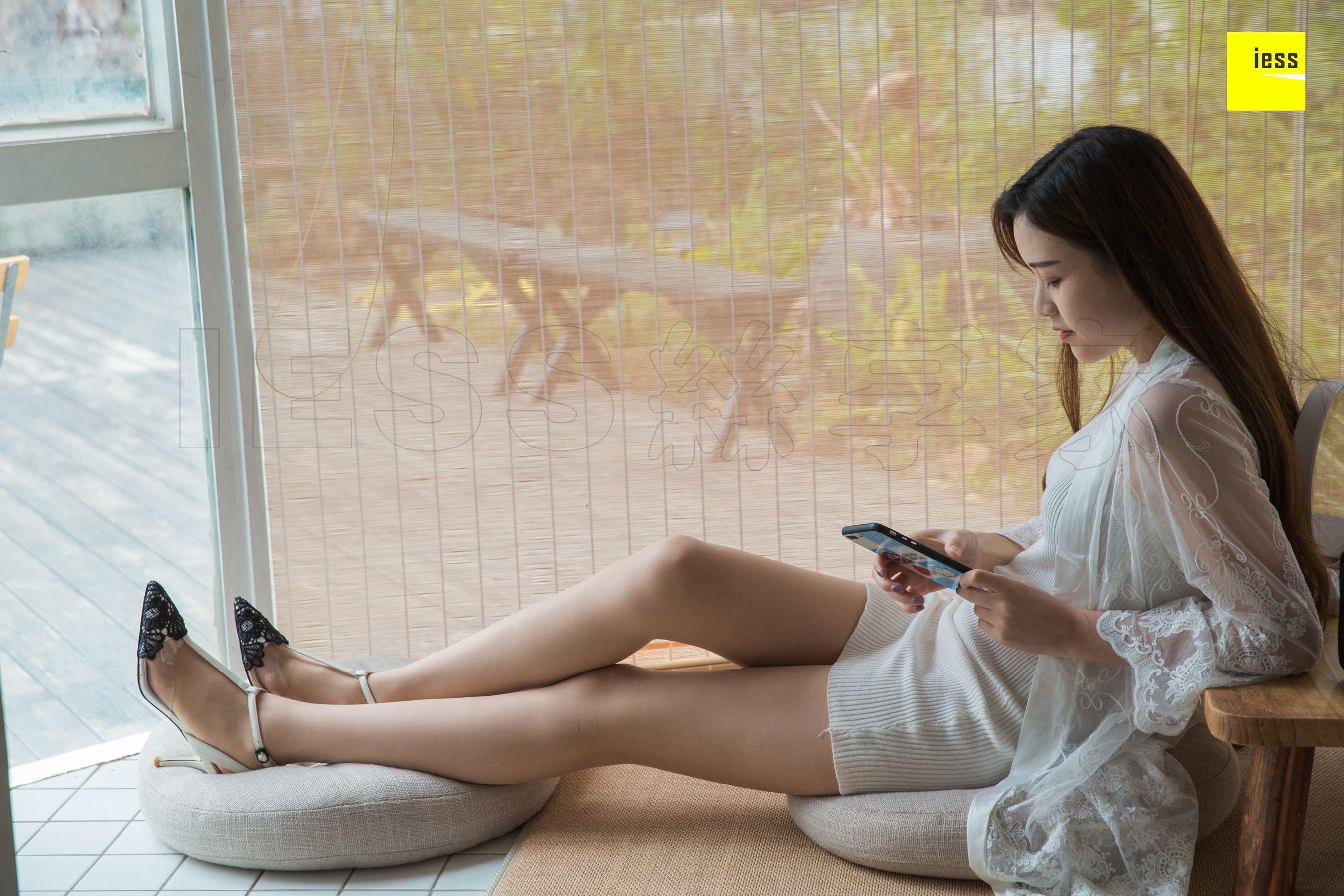 [异思趣向IESS] 模特 九妹 《九妹玩自拍》_第1张