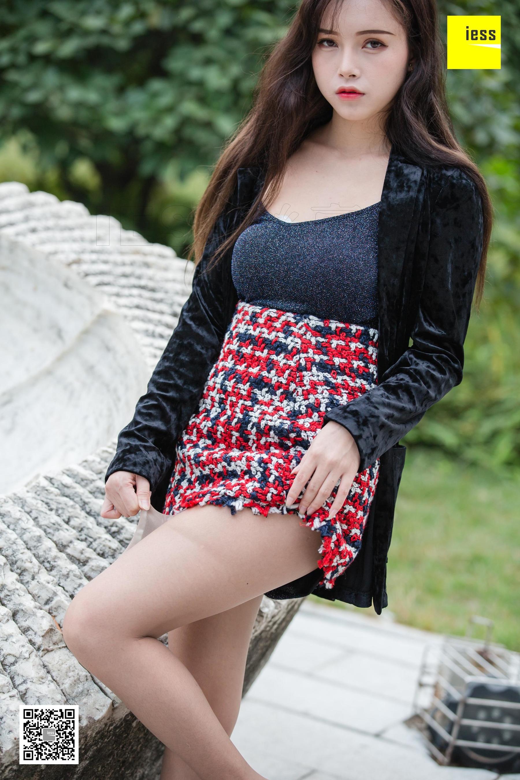 [异思趣向IESS] 模特 小羽 《花丛中的小羽》_第3张