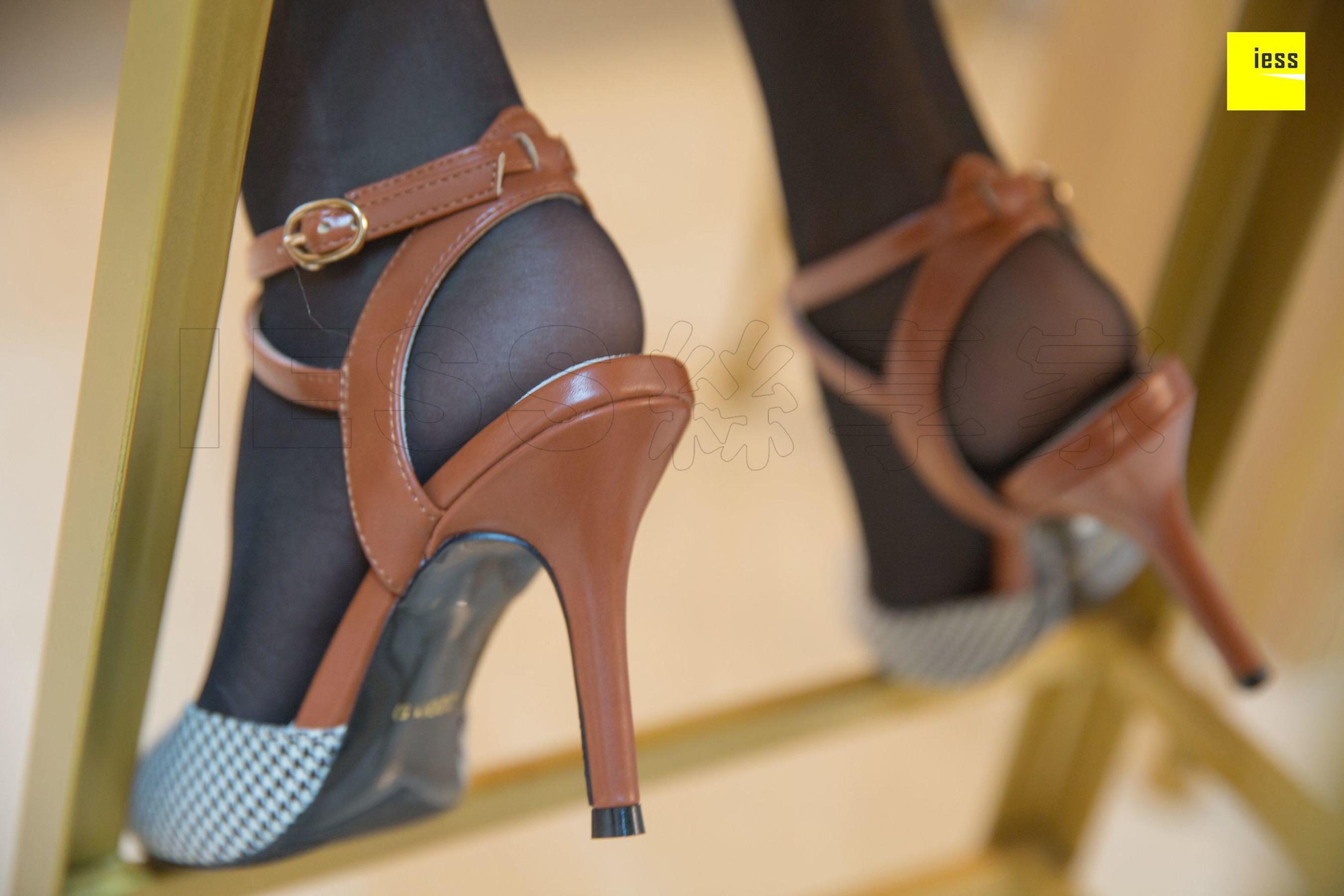 [异思趣向IESS] 模特 小韩 《小韩初尝黑丝》_第2张