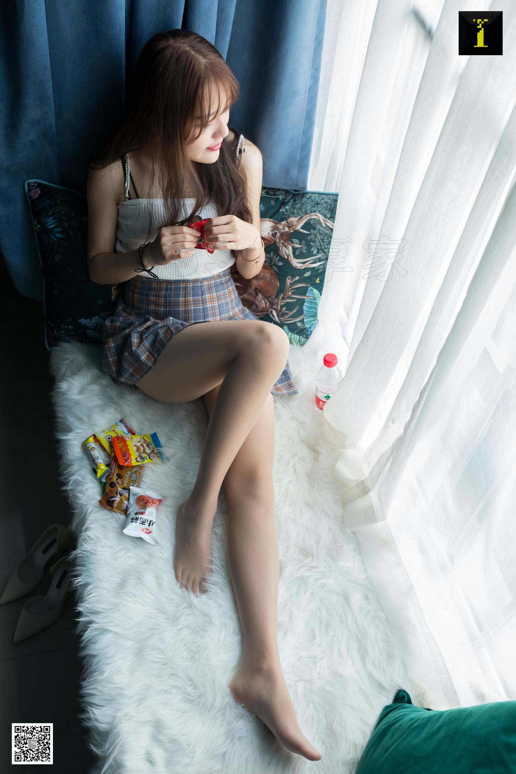 [异思趣向IESS] 模特 婉萍 《爱吃零食的婉萍》_第1张