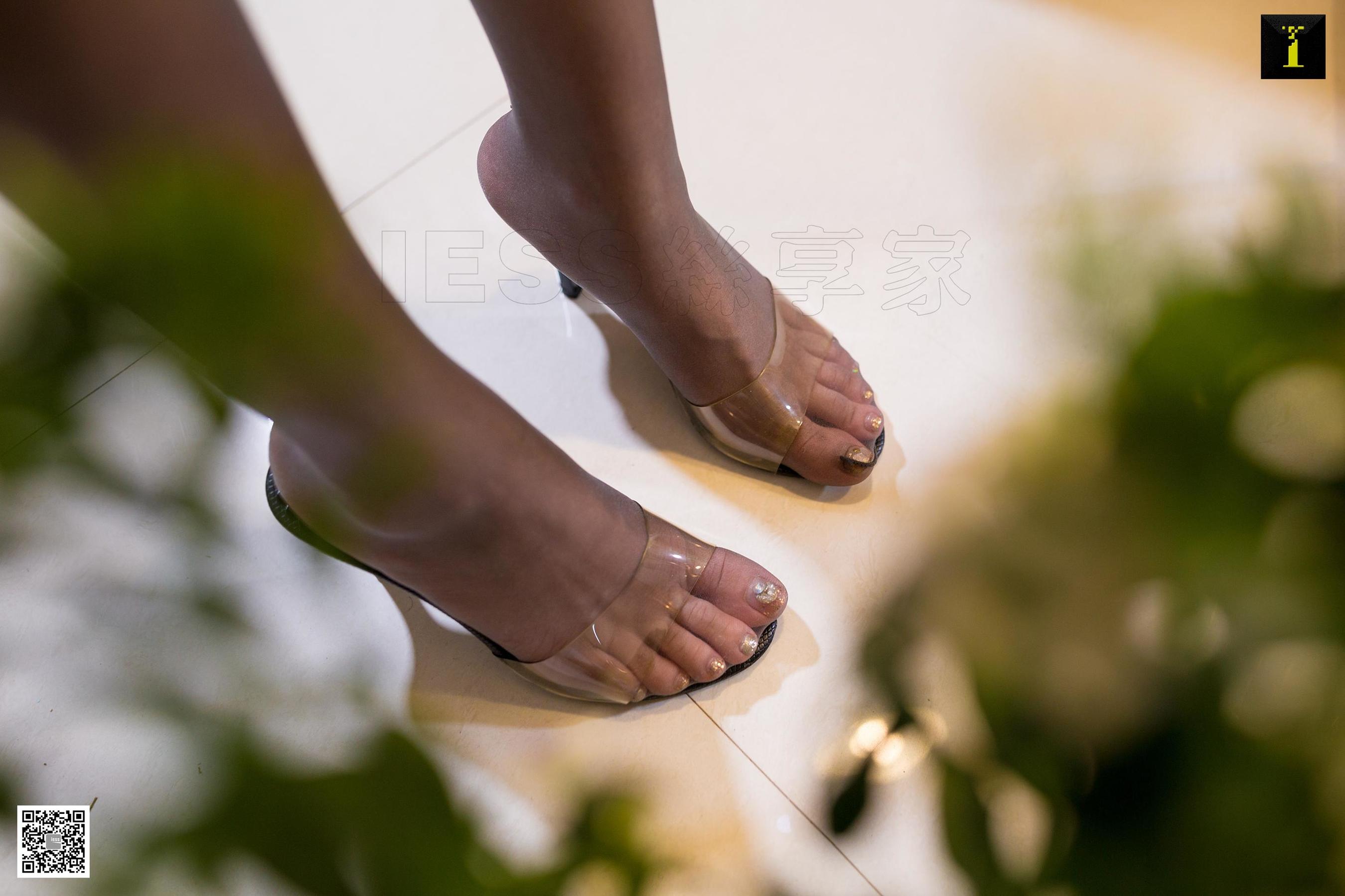 [IESS异思趣向] 模特：可乐 《一个酒醒的妹子》_第1张