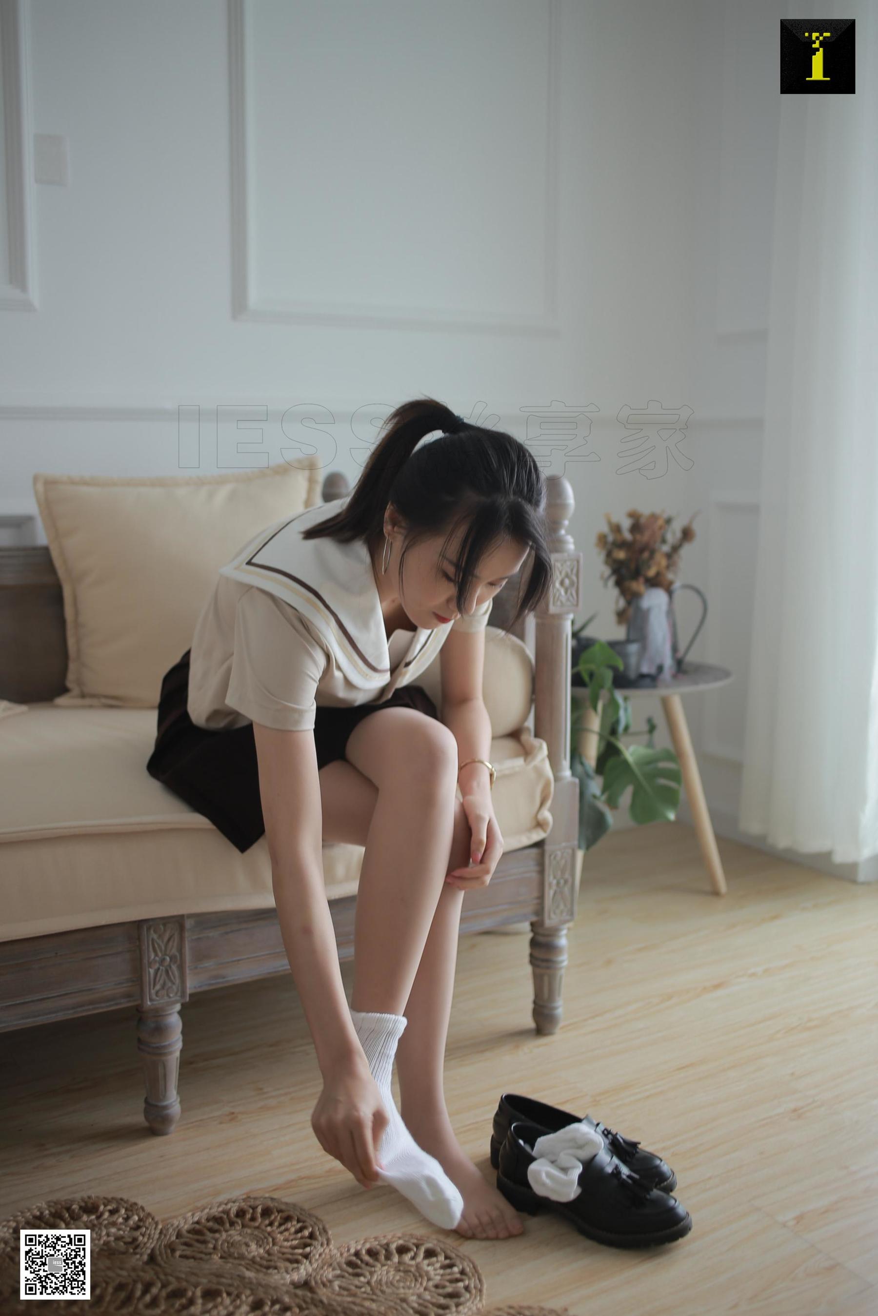 [IESS异思趣向] 模特：小衫 《小衫初尝JK棉袜》_第1张