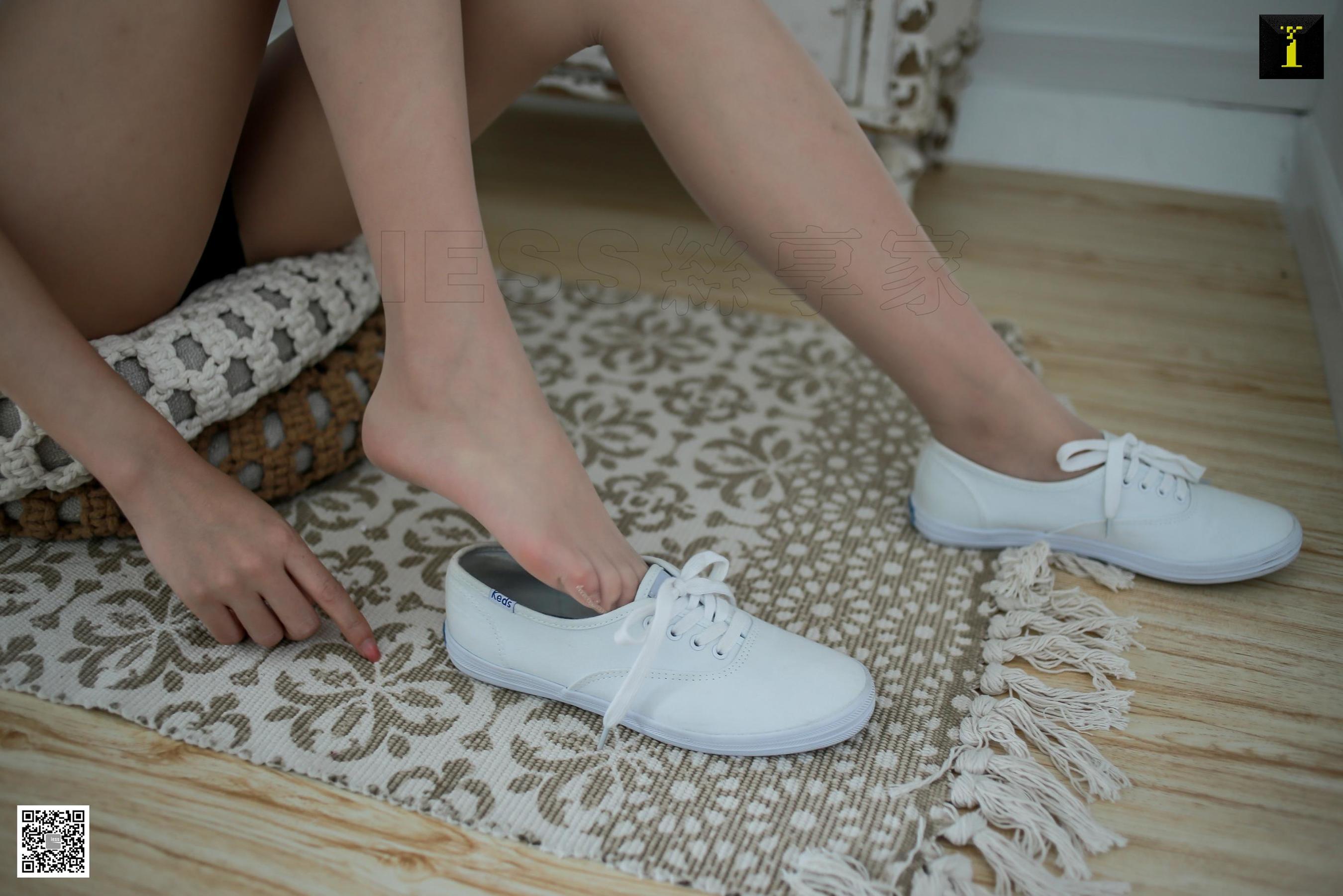 [IESS异思趣向] 模特：小衫 《透出轮廓的紧身裤》_第4张