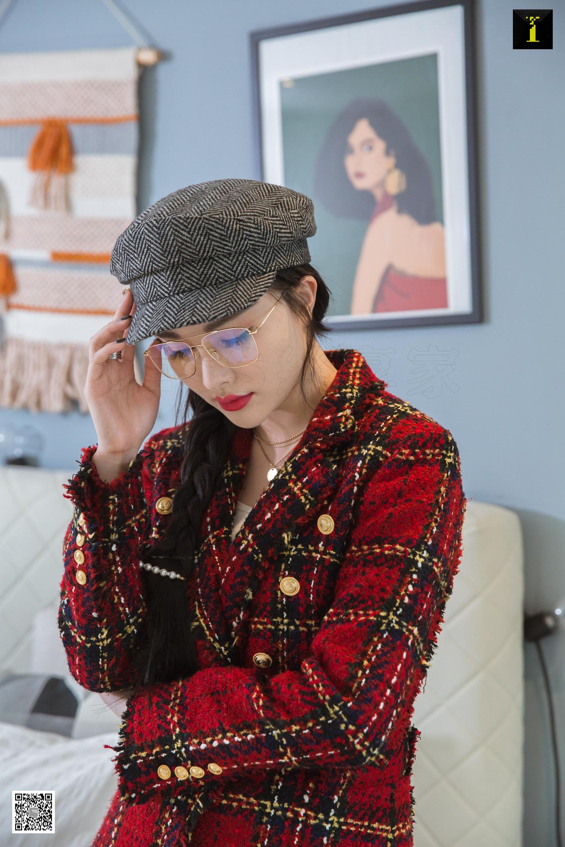 [异思趣向IESS] 模特 喵姐 《喵姐的英伦风套装》_第1张