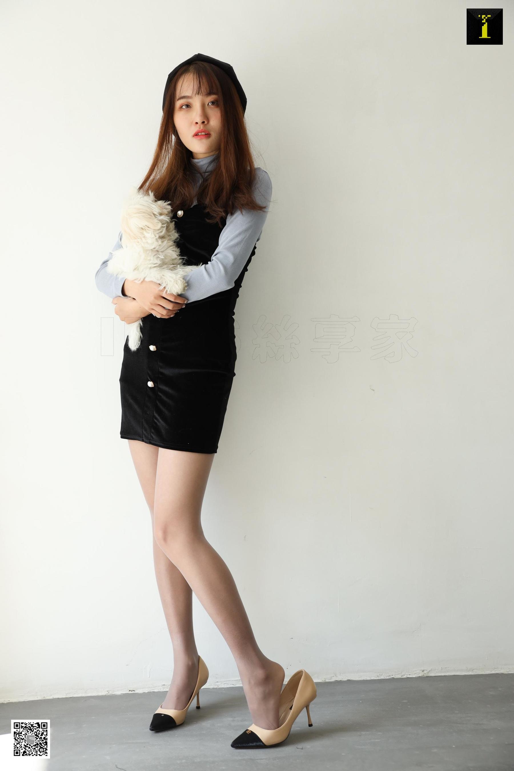 [异思趣向IESS] 模特 婉萍 《遛狗前的准备工作》_第5张