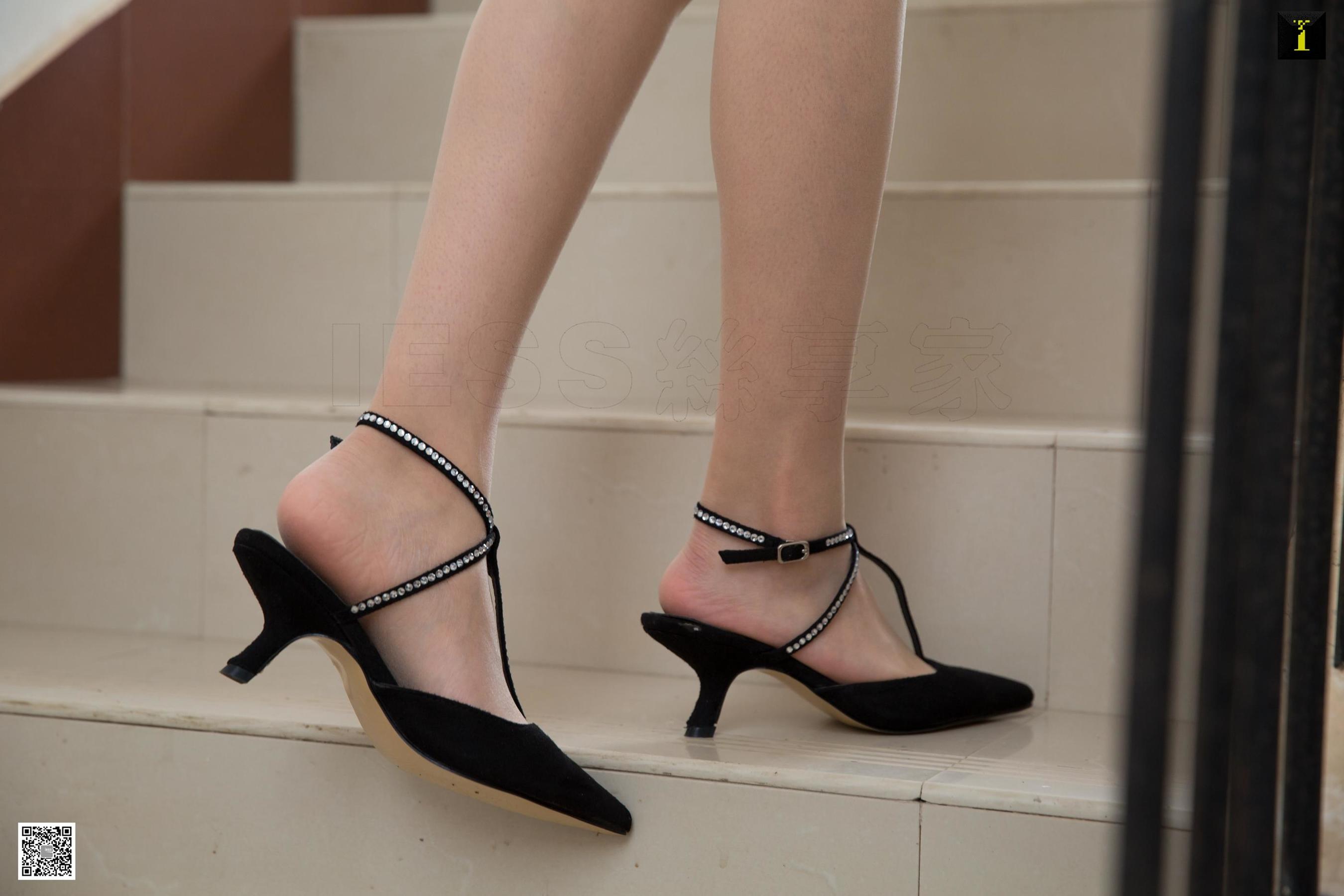 [异思趣向IESS] 模特 紫薇 《楼道上的剪影》_第3张