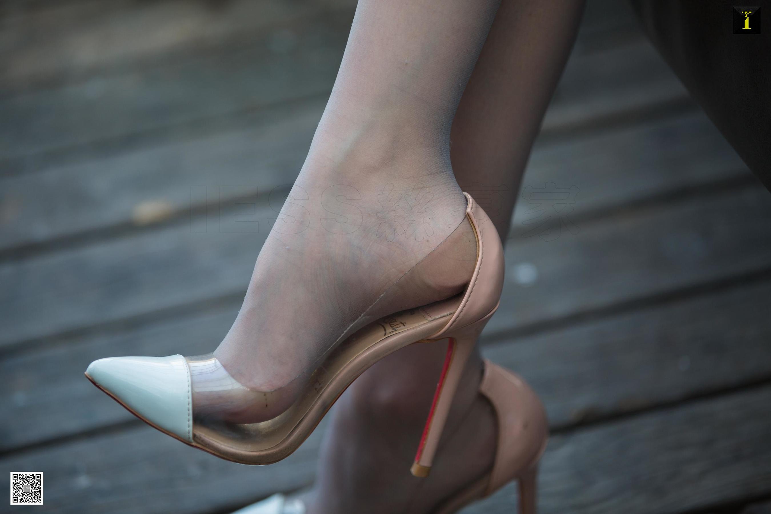 [异思趣向IESS] 模特 紫薇 《湖畔旁的紫薇》_第1张