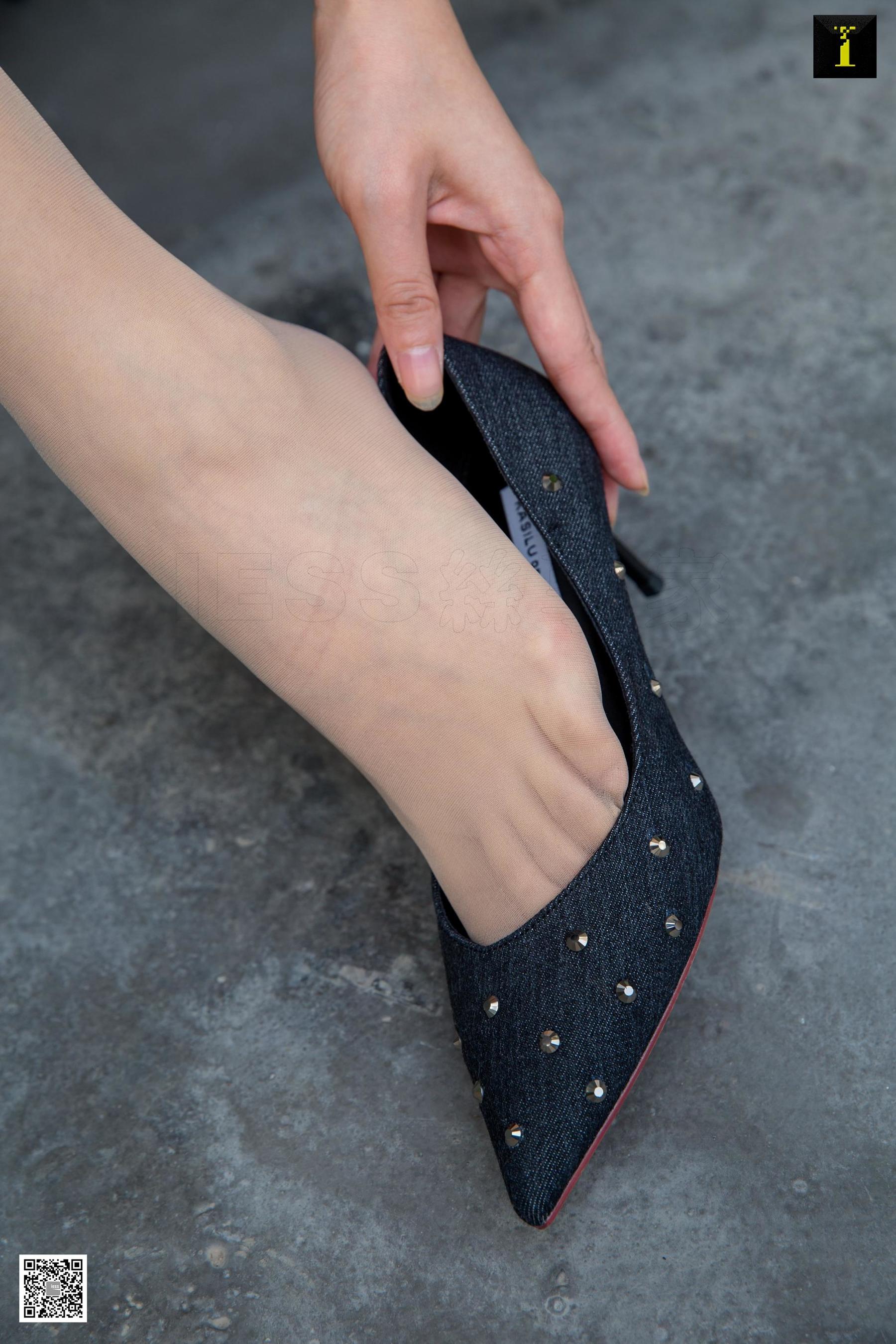 [异思趣向IESS] 模特：秋秋 《酒红小礼服》_第2张