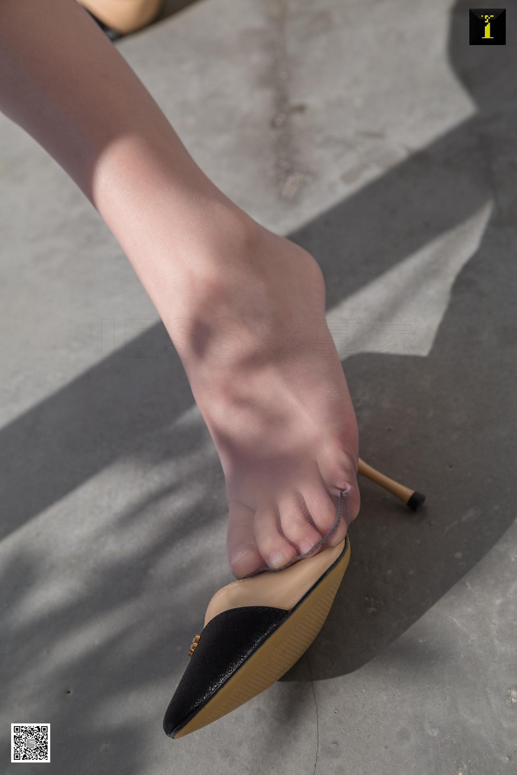 [异思趣向IESS] 模特：秋秋 《黑白灰的韵律》_第5张