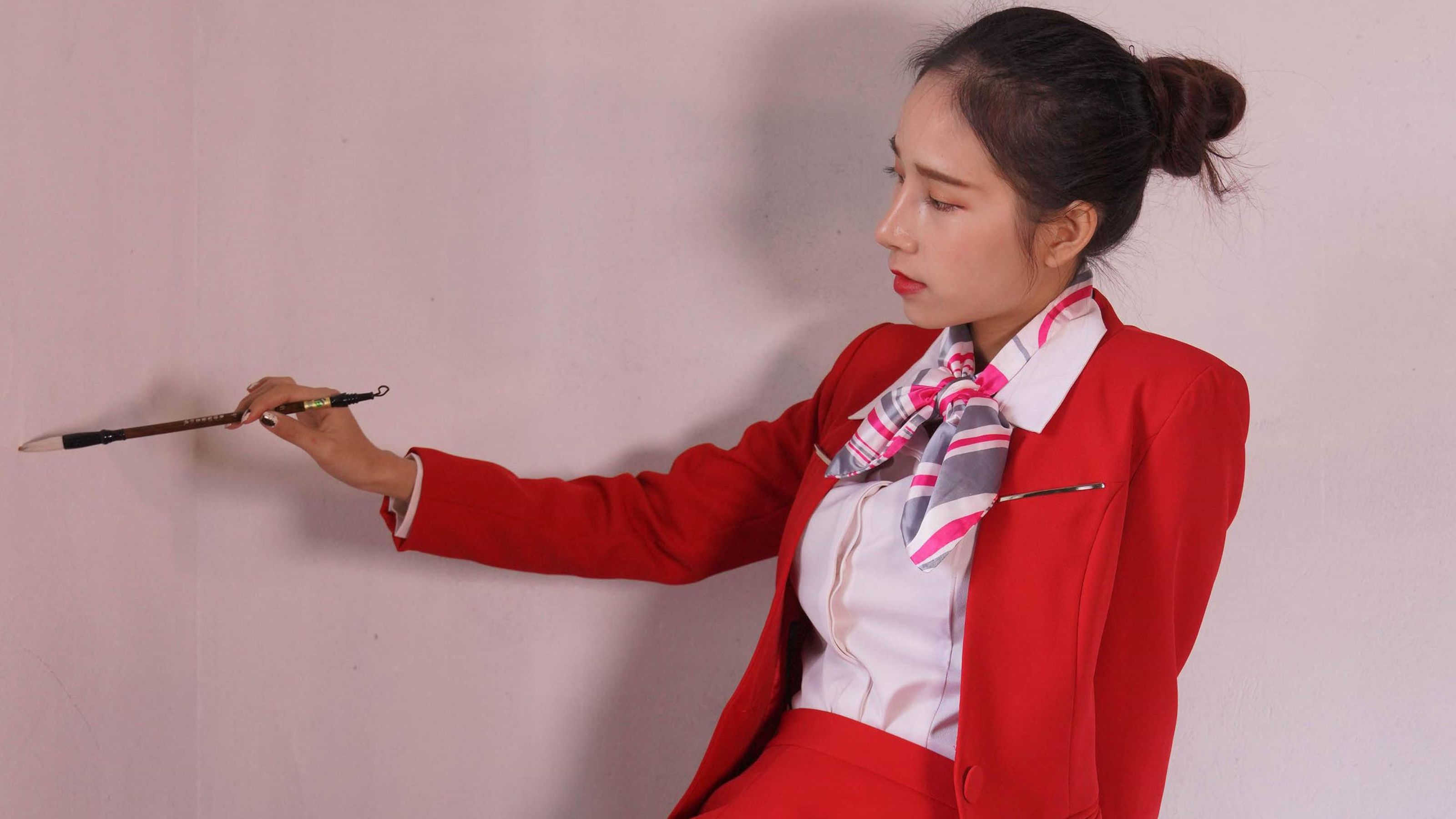 [IESS异思趣向] 丝享家 765：美子《红衣领班》_第1张