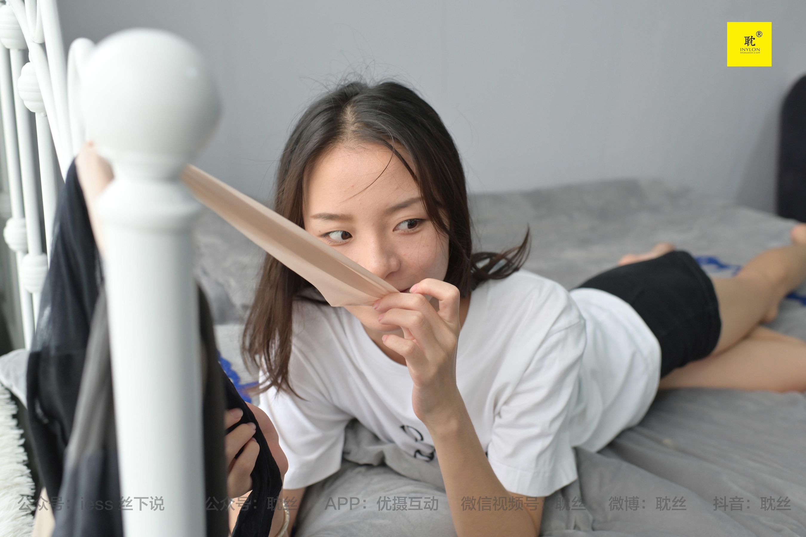 [IESS异思趣向]第N种幻想 孤单的周末③ 小六 小裙子+尖头鞋+穿鞋玩水_第2张