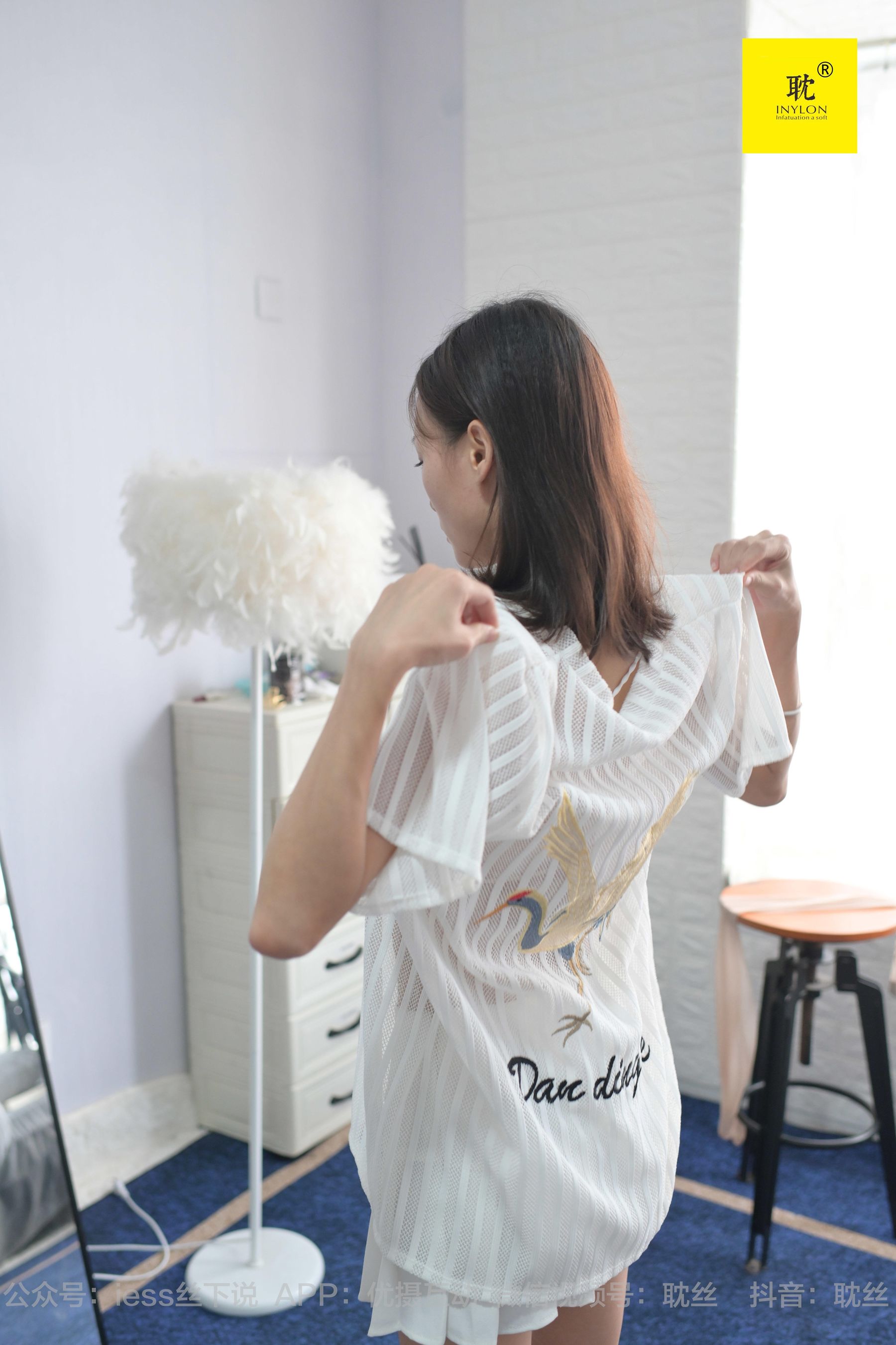 [IESS异思趣向]第N种幻想 孤单的周末③ 小六 小裙子+尖头鞋+穿鞋玩水_第5张