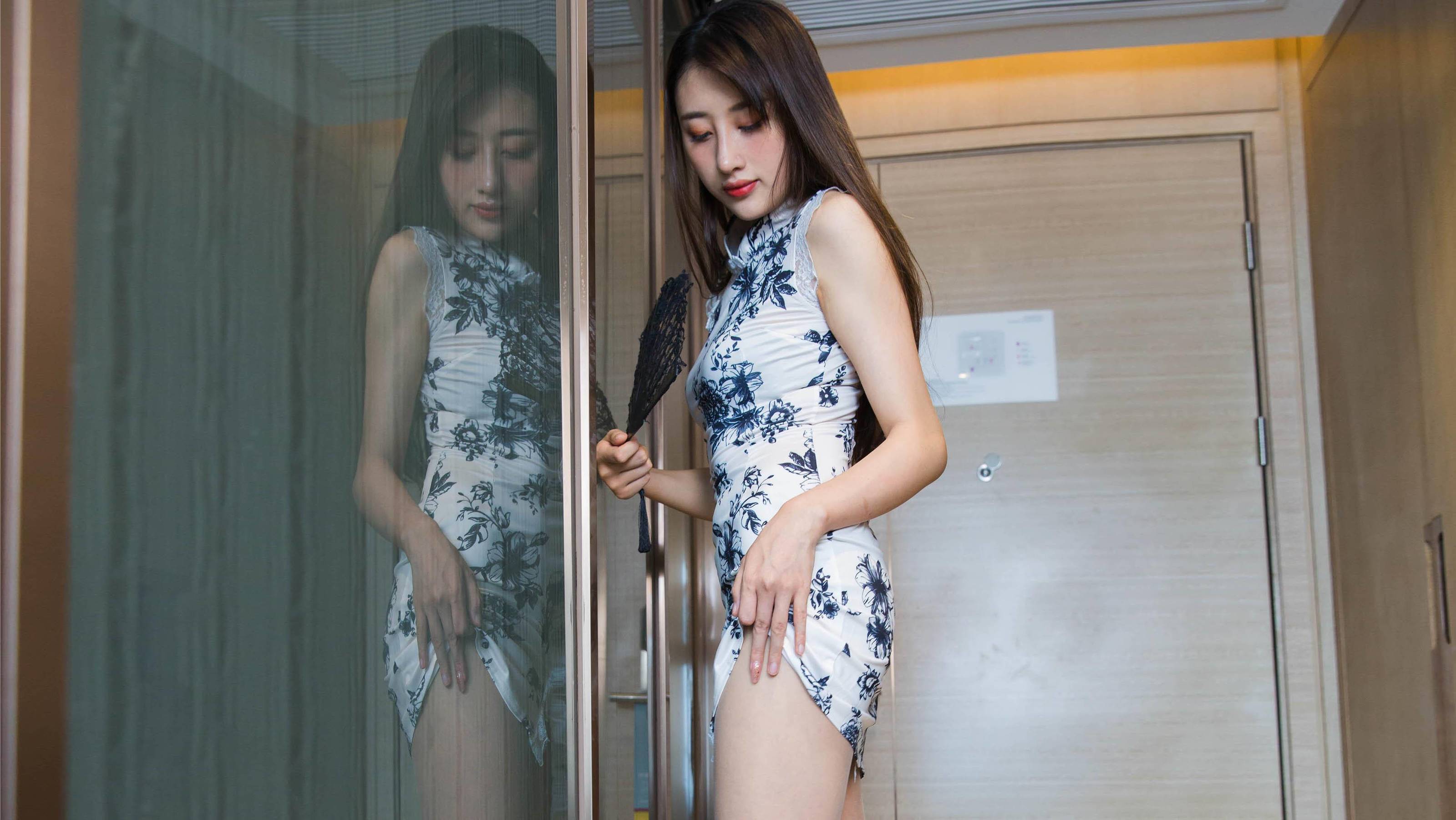 [IESS异思趣向] 丝享家 785：夏夏《长腿旗袍》_第1张