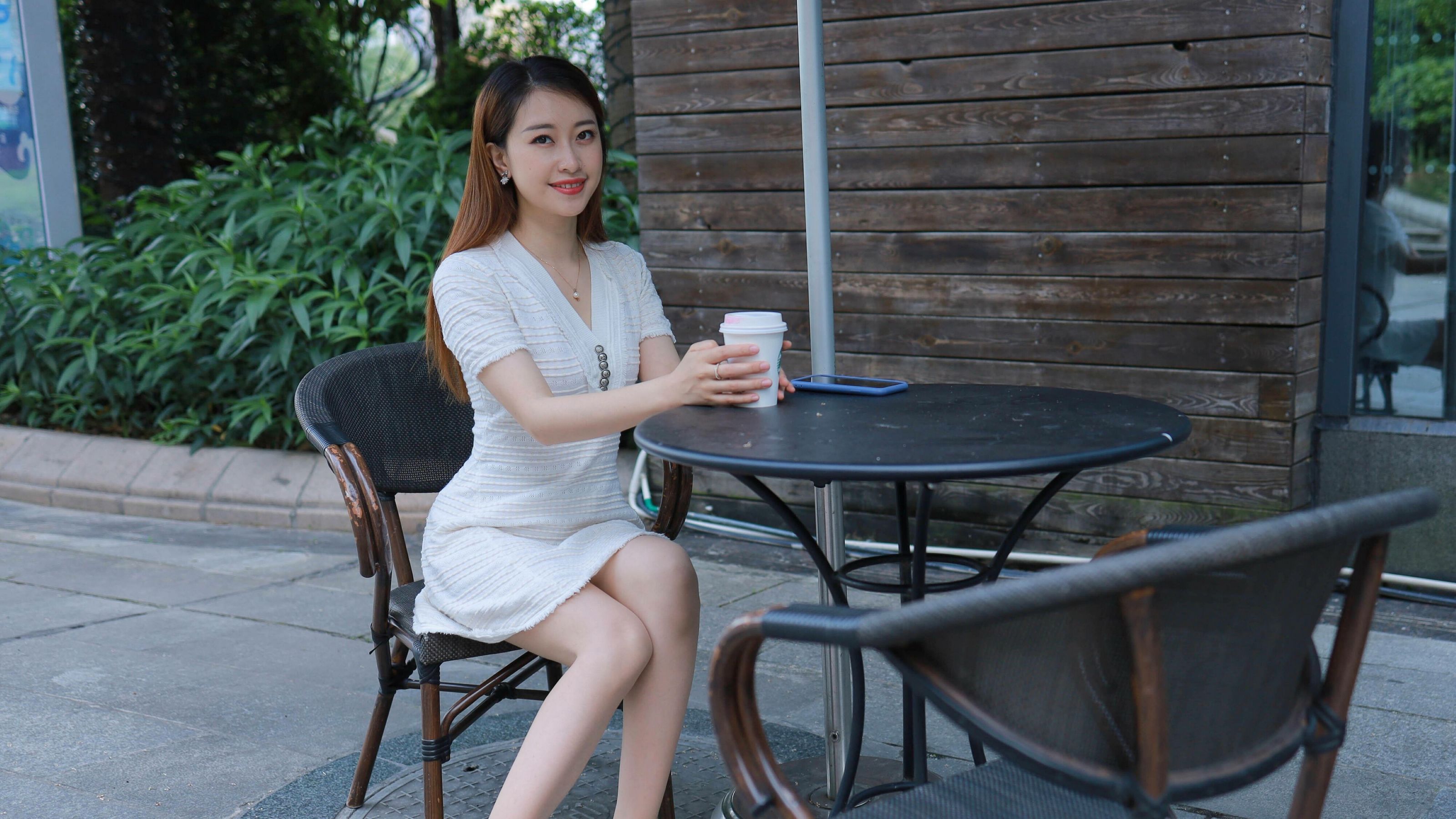 [IESS异思趣向] 丝享家 814：小婕《肉丝白裙俏佳人》_第1张