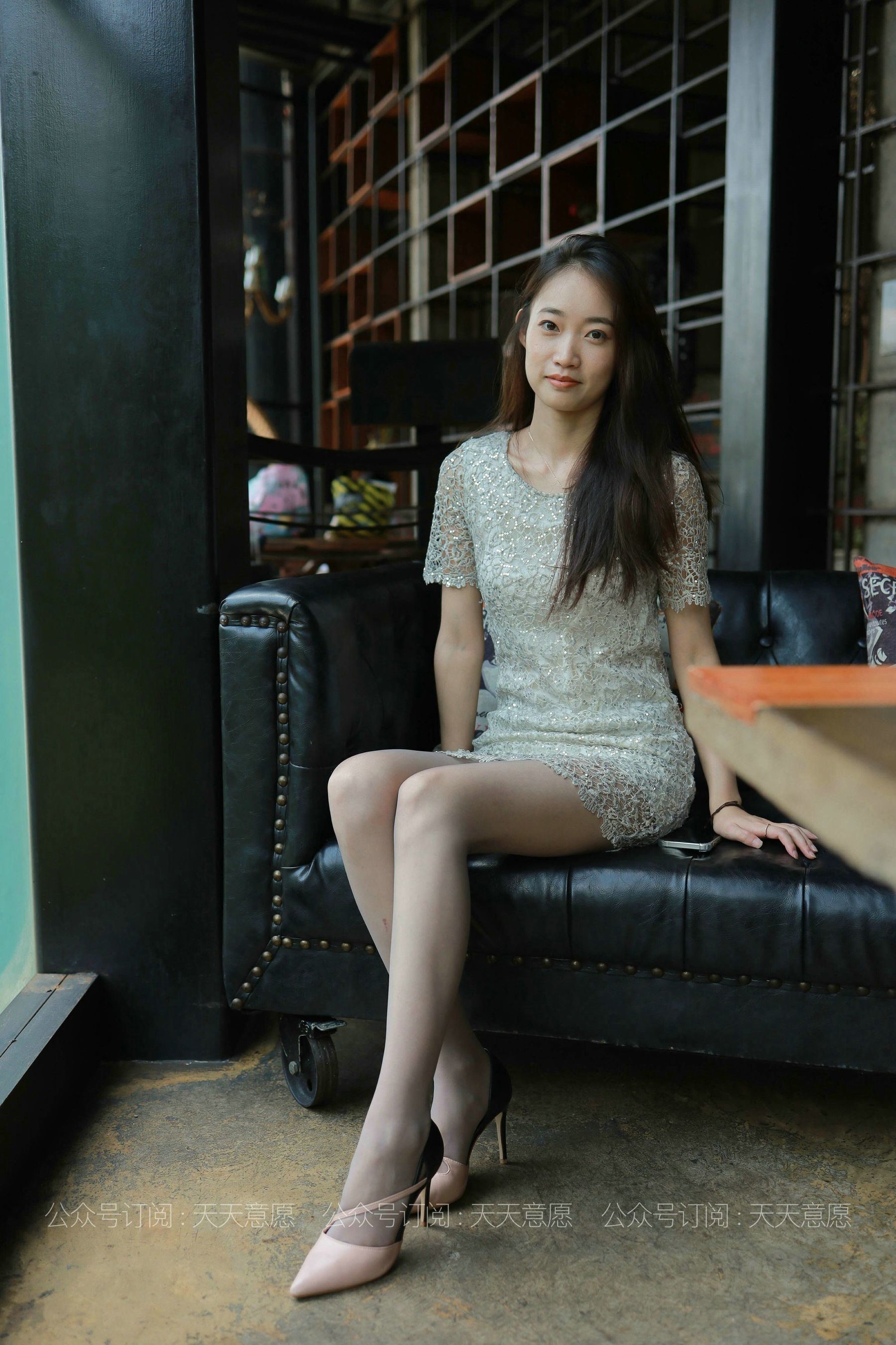 [IESS异思趣向] 丝享家 821：新人小高《初次见面》美腿丝袜套图_第1张