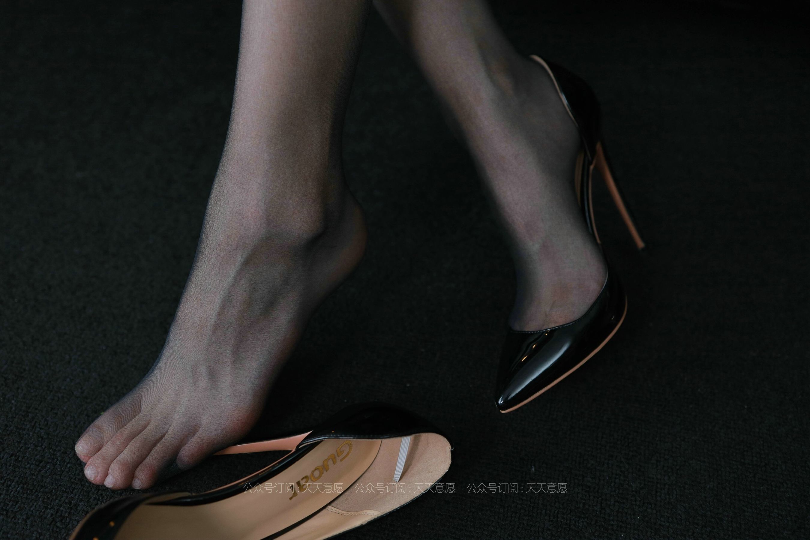 [IESS异思趣向] 丝享家831：肉肉《长腿女制服》  丝袜美腿套图_第5张