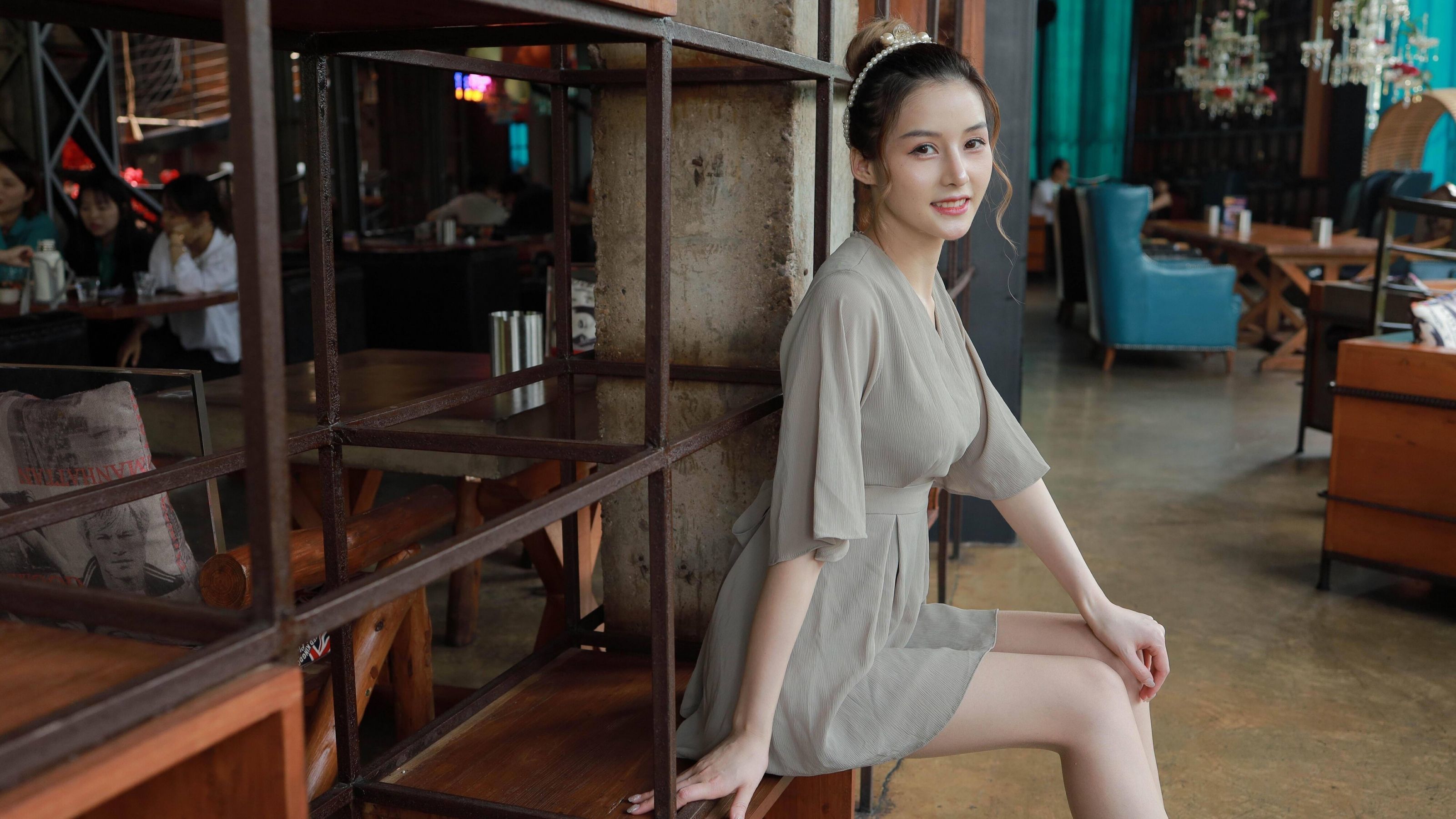 [IESS异思趣向] 丝享家 832：九妹《可甜可盐大长腿》 丝袜美腿套图_第1张