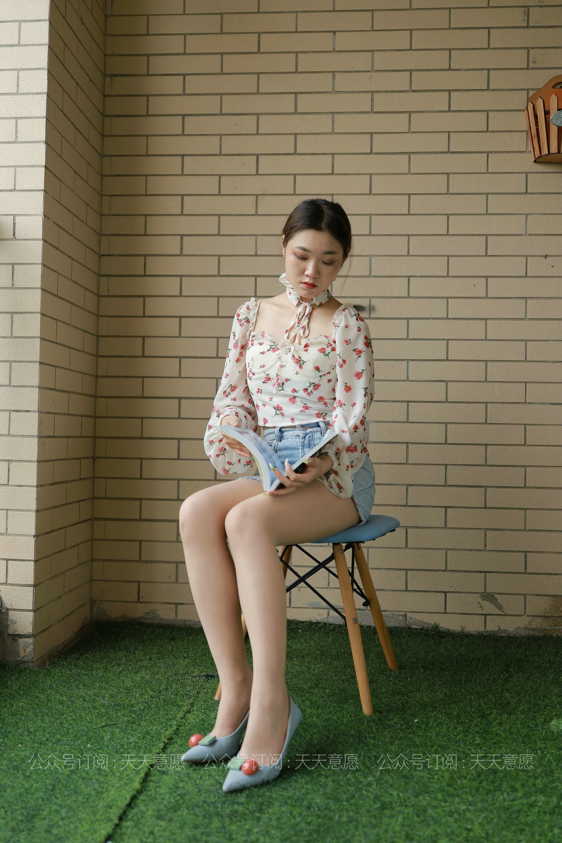 [IESS异思趣向]  模特：可可《法式碎花裙》_第1张