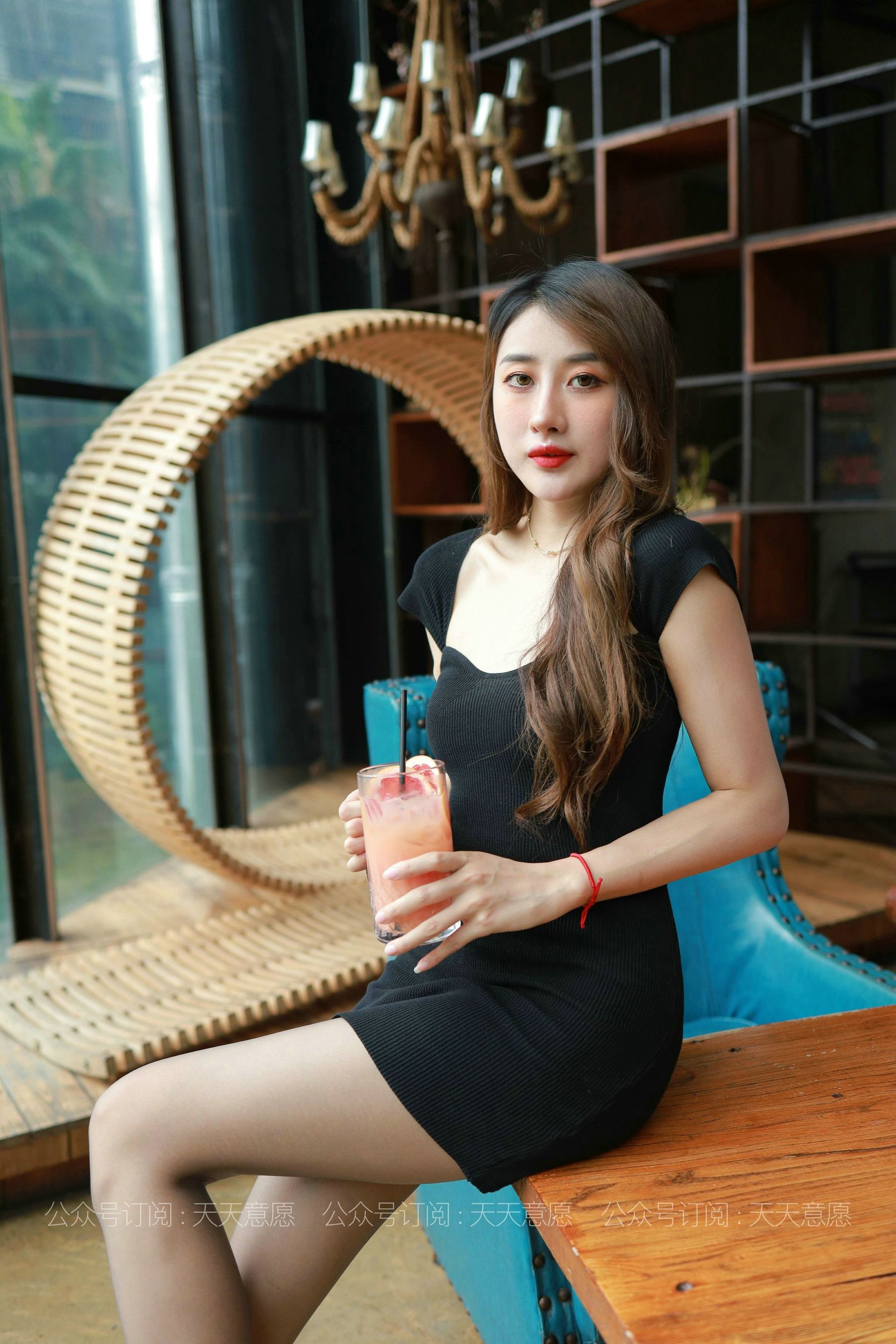 [IESS异思趣向]  模特：夏夏《紧身包臀裙》_第1张