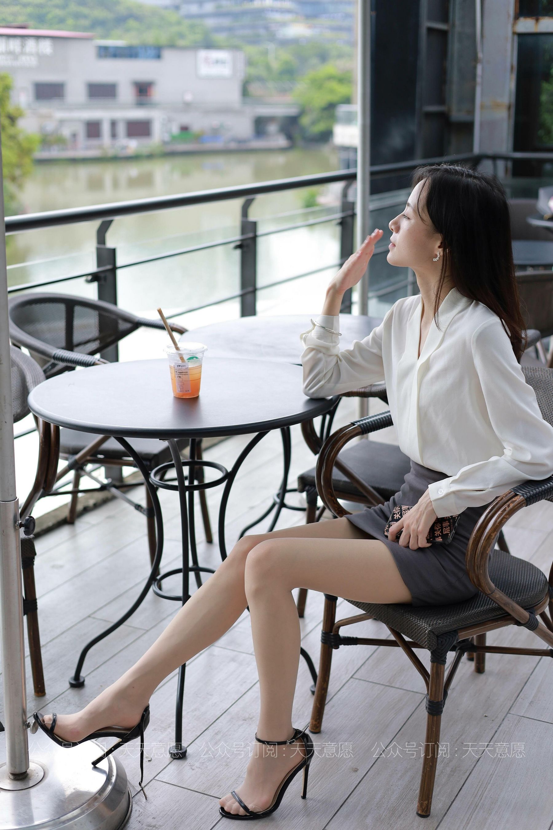 [IESS异思趣向]  模特：小六《白色OL装》_第2张