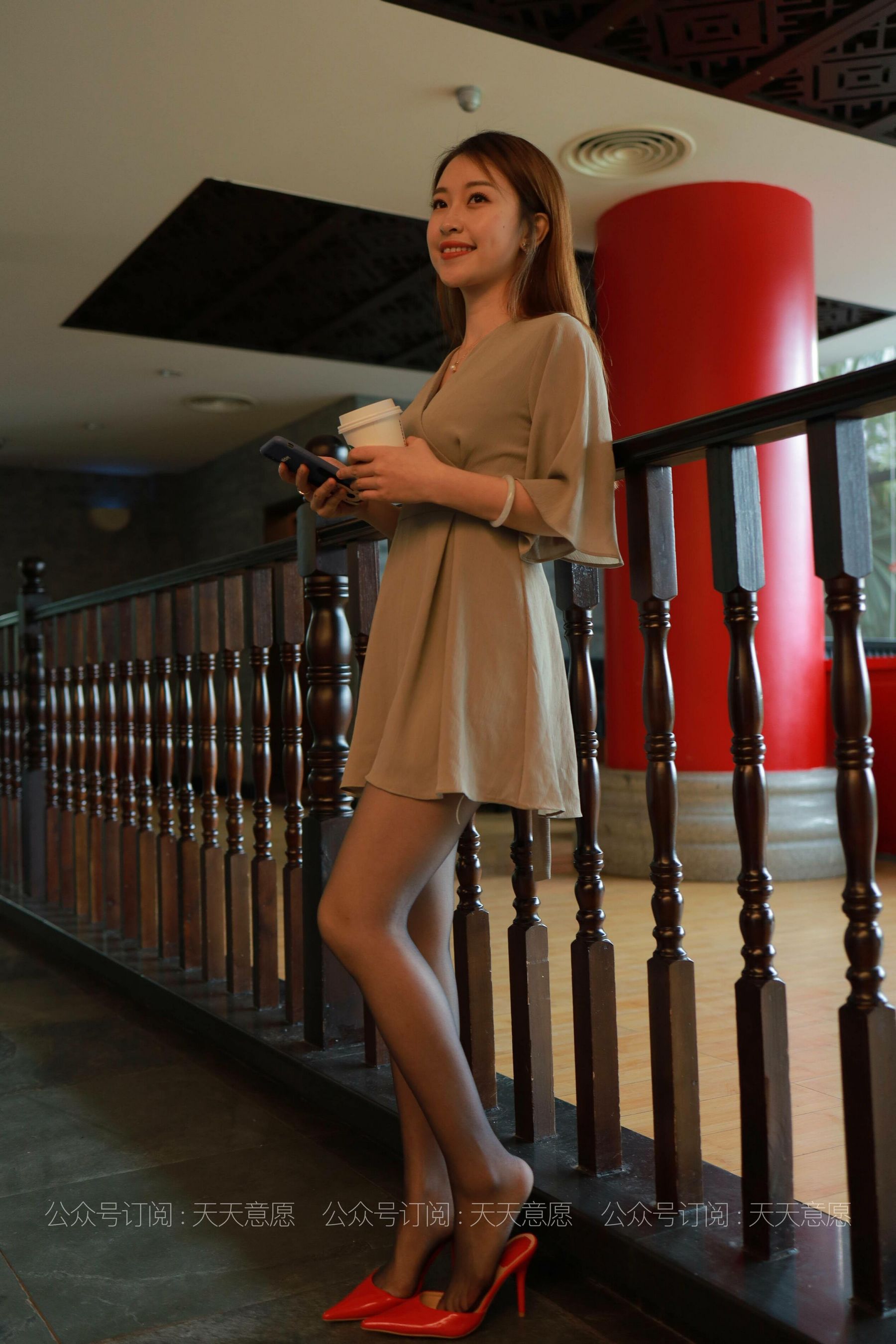 [IESS异思趣向]  模特：小婕《红色跟底一身轻》_第3张