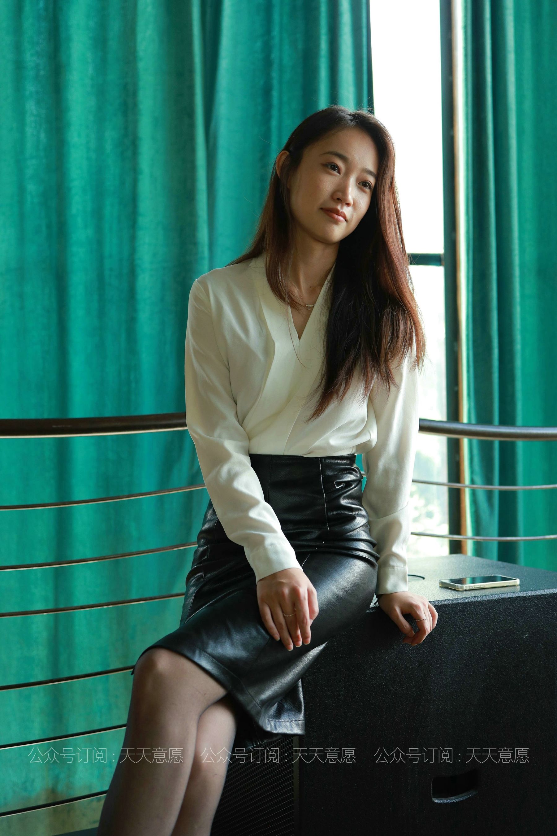 [IESS异思趣向]  模特：小高《OL黑玫瑰》_第5张