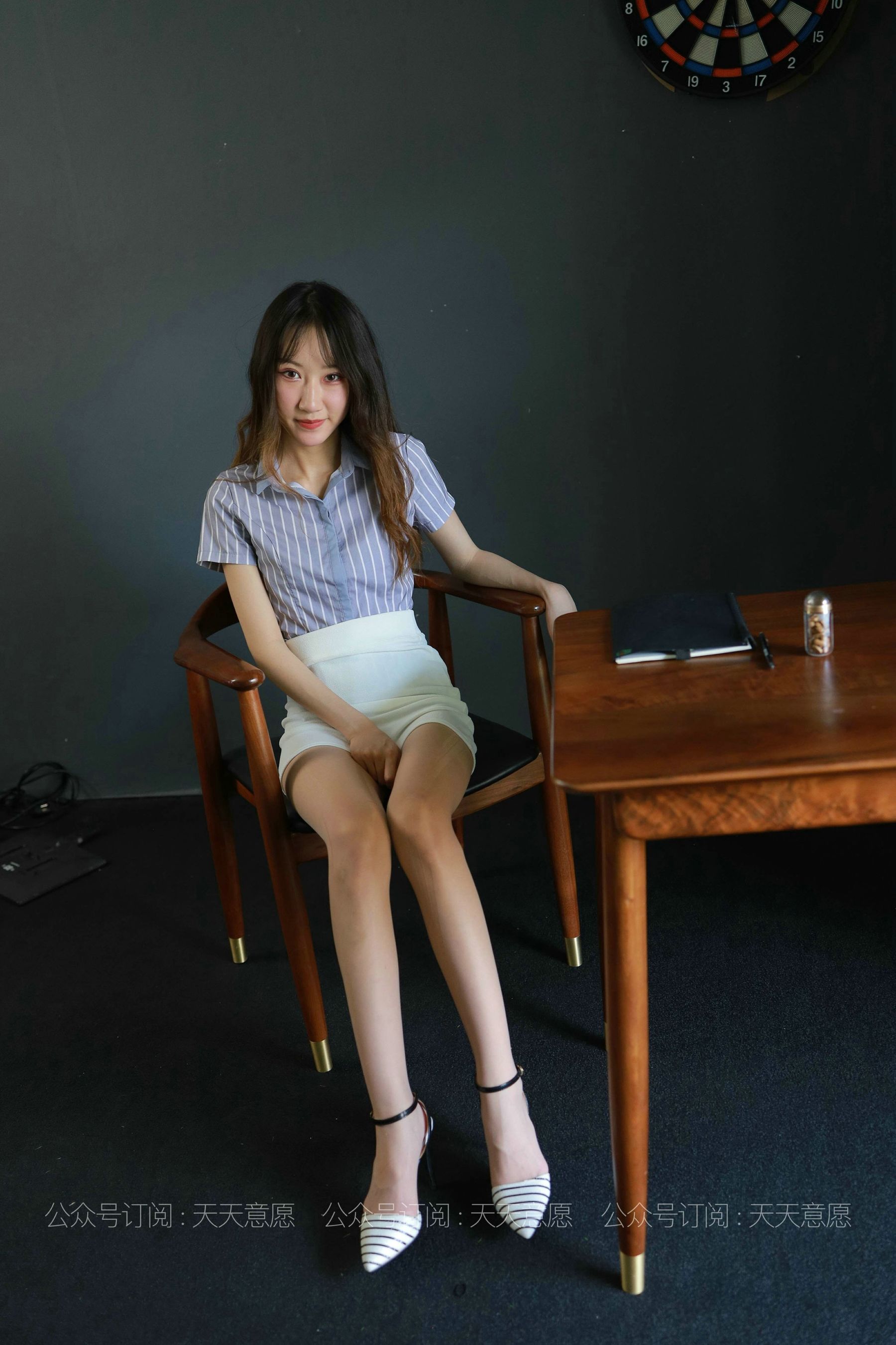 [IESS异思趣向]  模特：怡怡《长腿实习生》_第1张