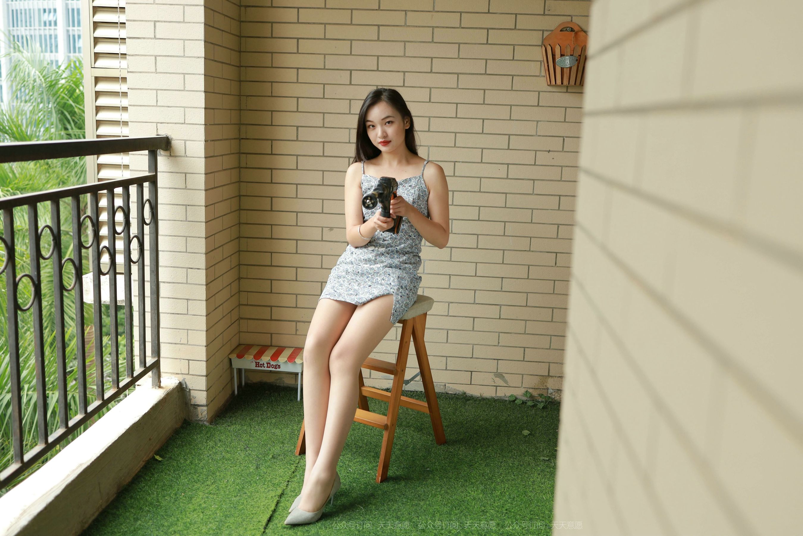 [IESS异思趣向]  模特：星星《碎花短裙》_第1张