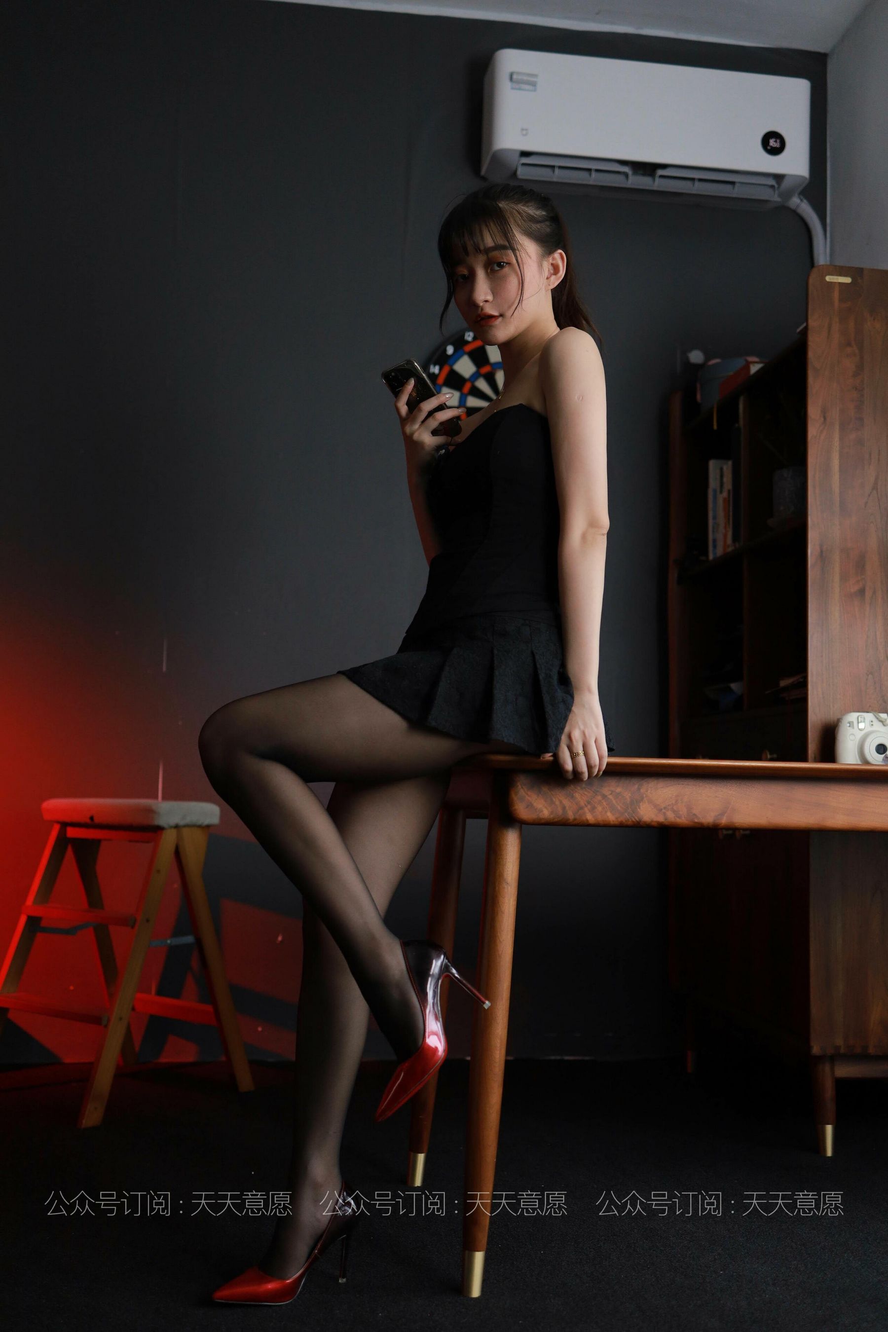 [IESS异思趣向]  模特：秋秋《灯红酒绿》_第1张