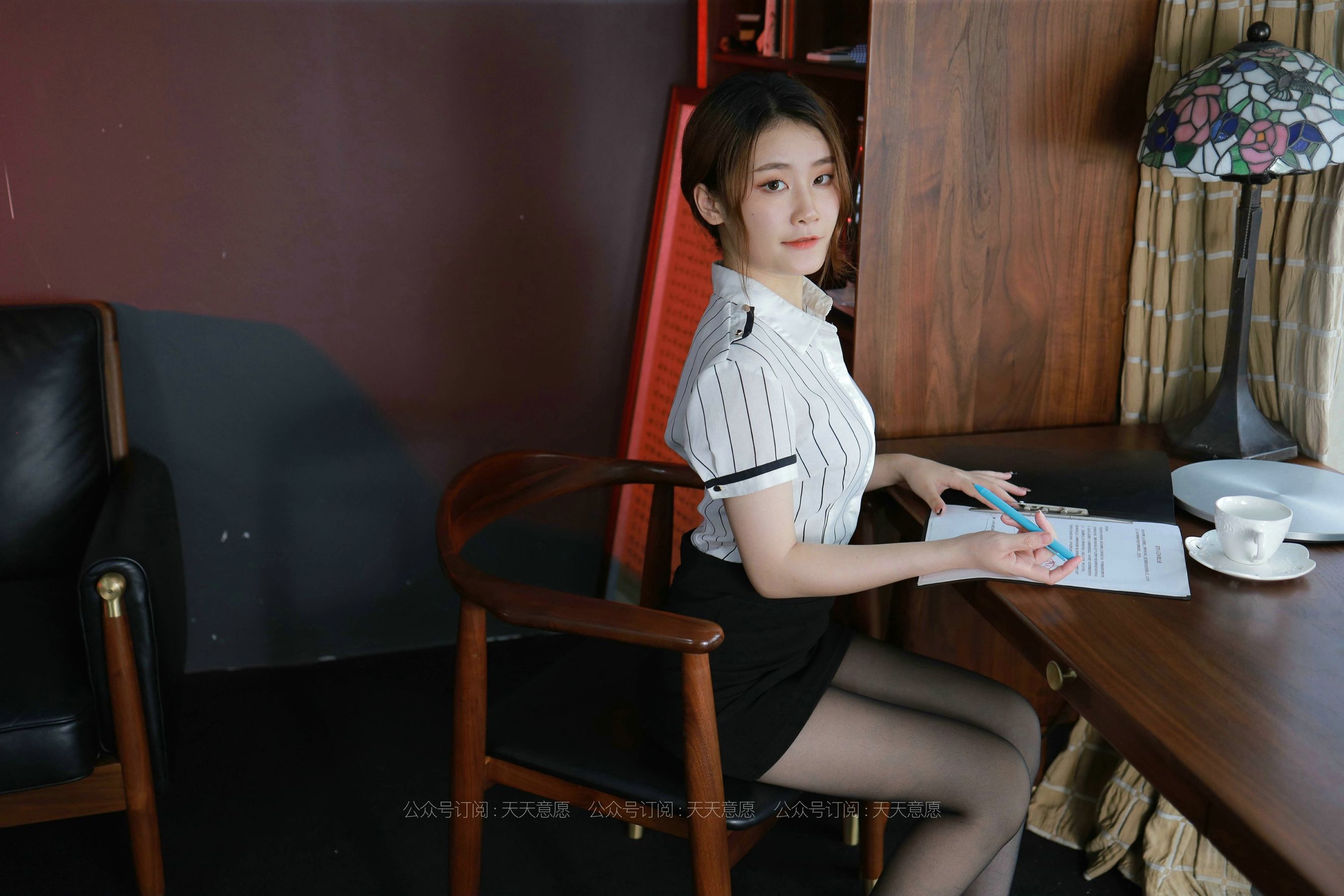 [IESS异思趣向]  模特：紫薇《麻辣女秘书》_第2张