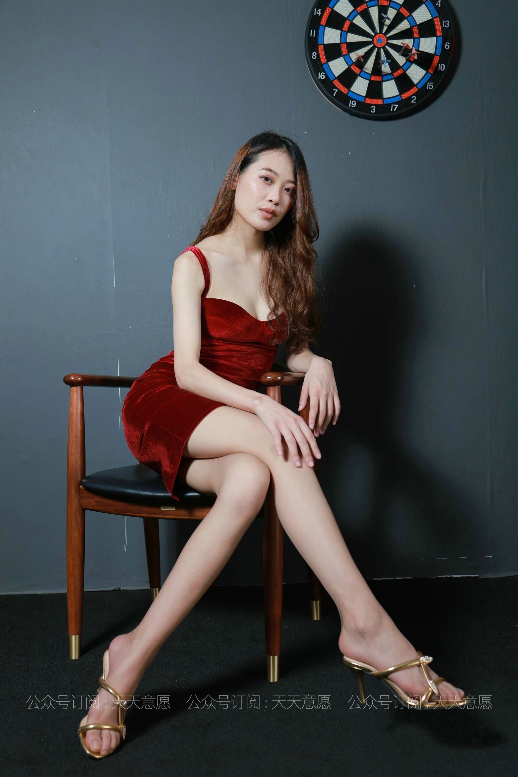 [IESS异思趣向]  模特：肉肉《性感红裙装》_第5张