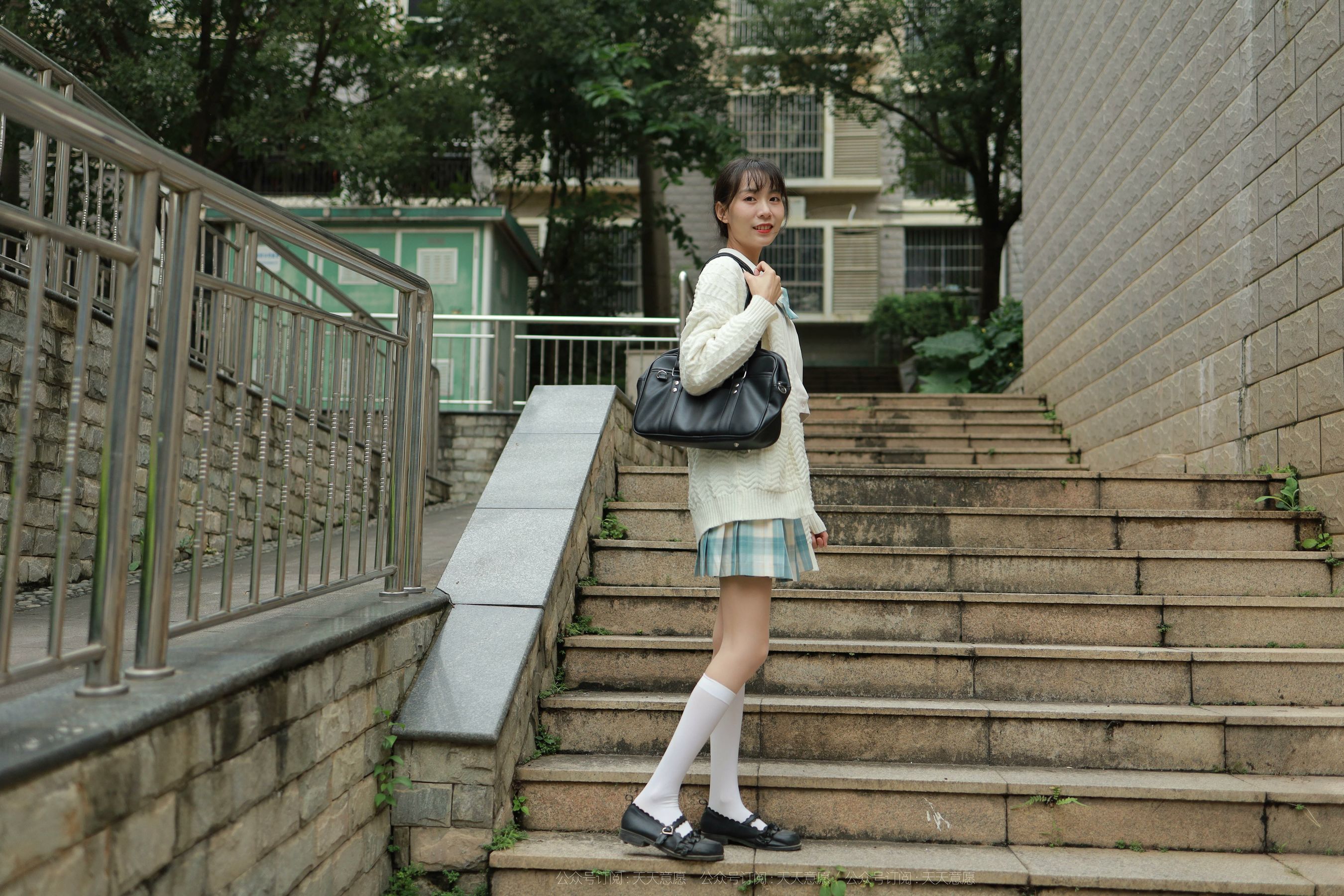 [异思趣向IESS]  模特 团团 《长腿JK装》_第1张